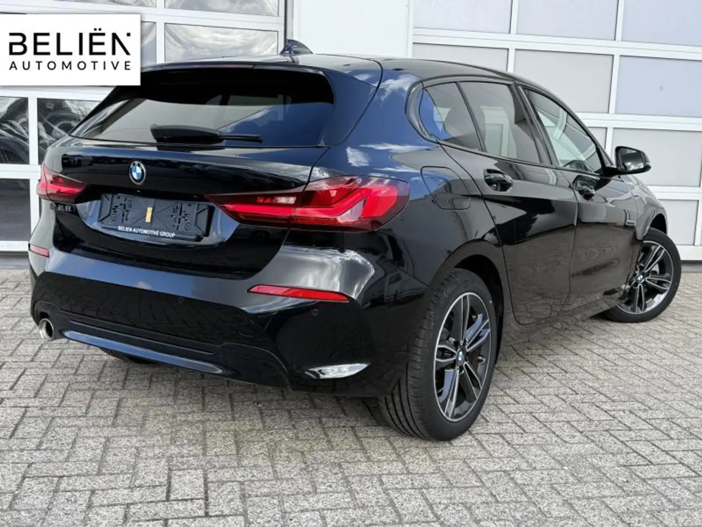 BMW 118 Hatch Zwart - 2
