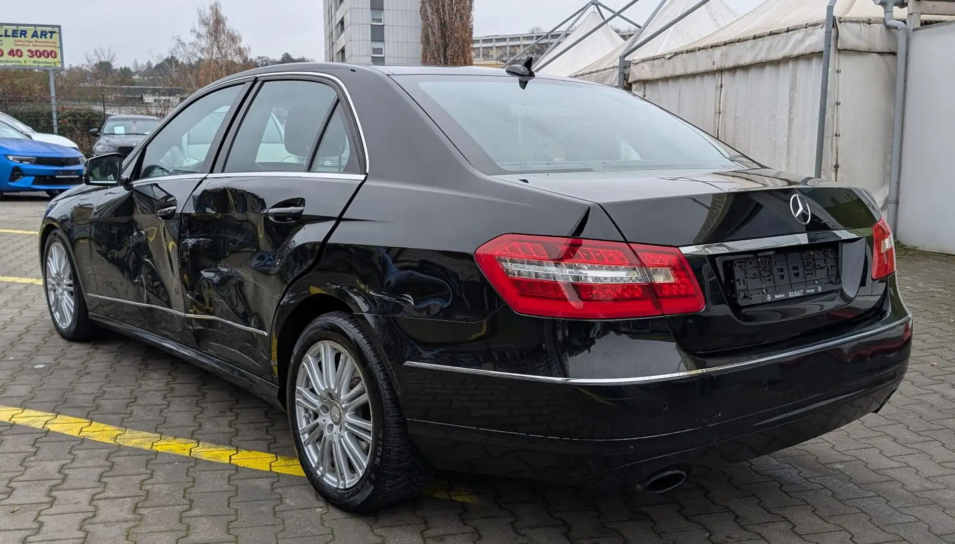 Mercedes-Benz E 300 CDI Lim.Elegance*SD*Mem*BiXe*RKam*Tüv01.27 Schwarz - 2