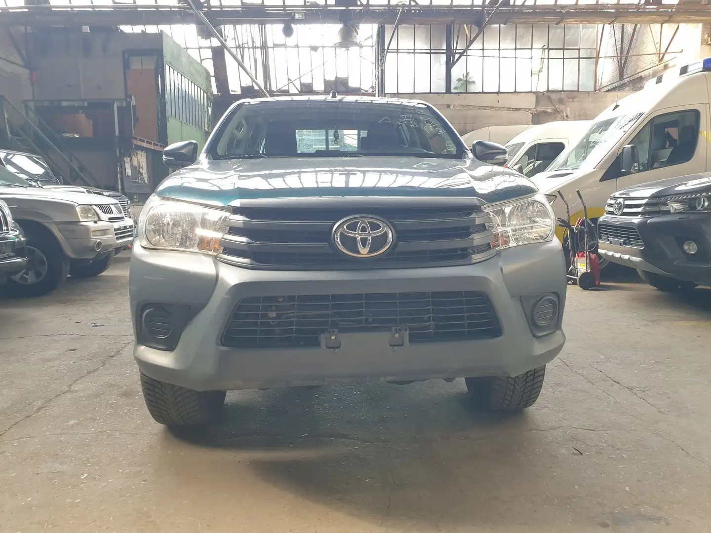 Toyota Hilux 2.4 D-4D 4WD Comfort Zelená - 2