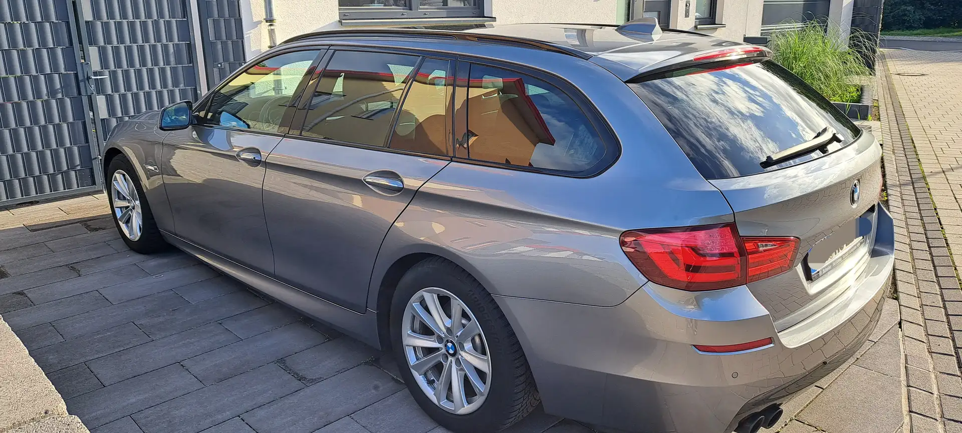 BMW 520 520d Touring Sport Šedá - 1