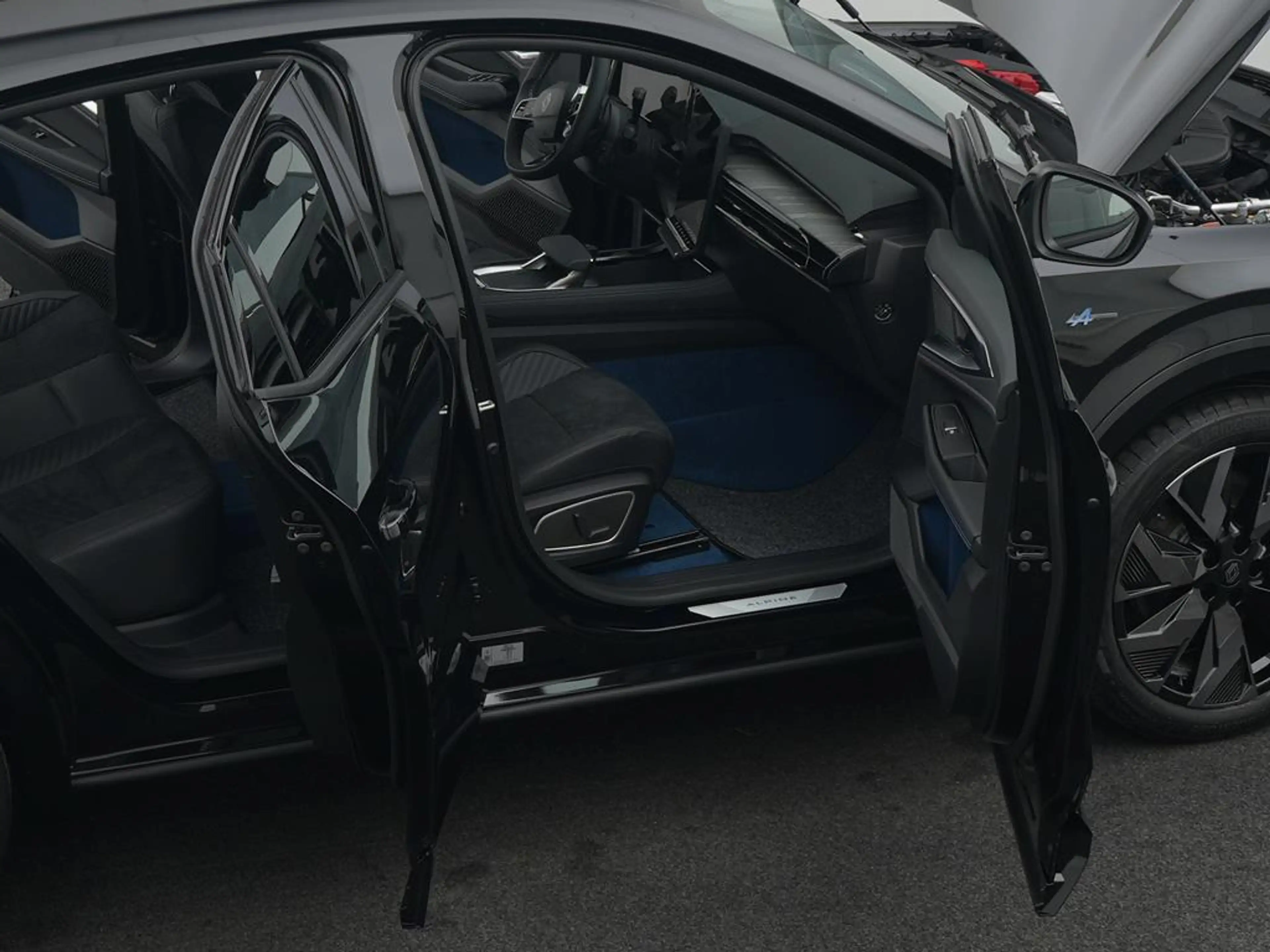 Renault Rafale Esprit Alpine E-Tech Plug in Hybrid 300 4x4 — photo 11