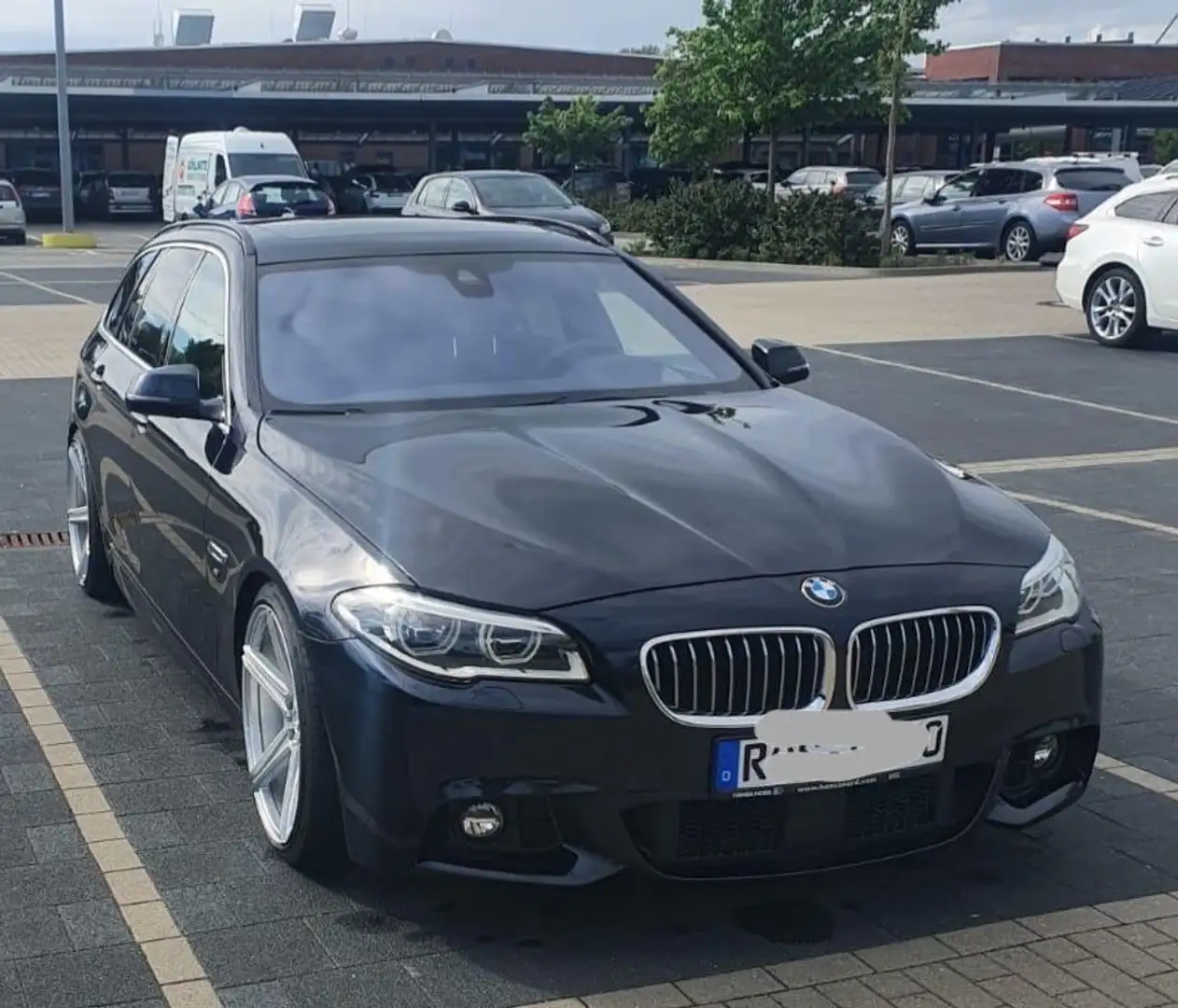 BMW 530 530d Touring Sport-Aut. Czarny - 2