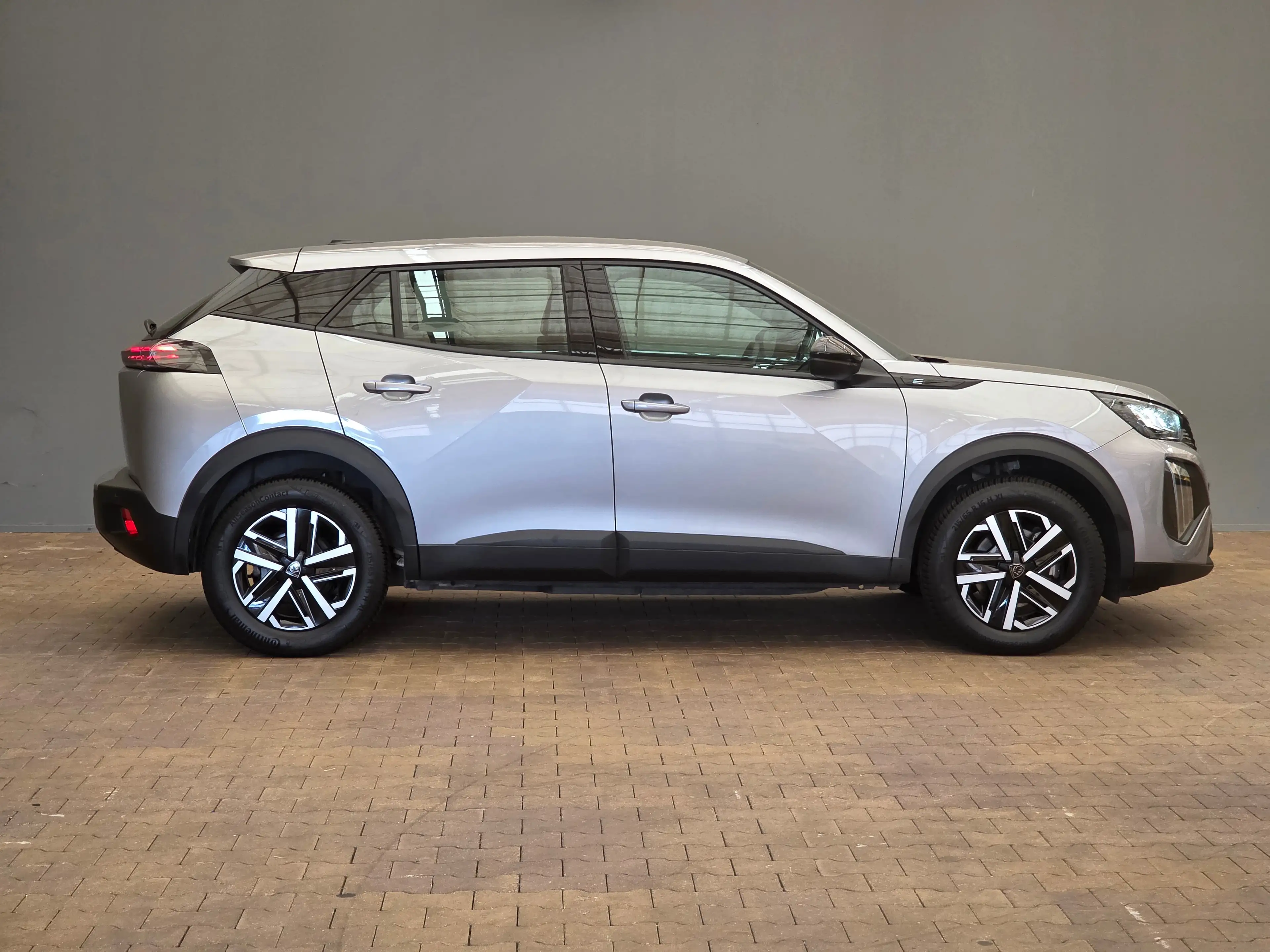 Peugeot e-2008 EV Active 50 kWh Carplay | Parkeersensoren | Keyle — photo 3