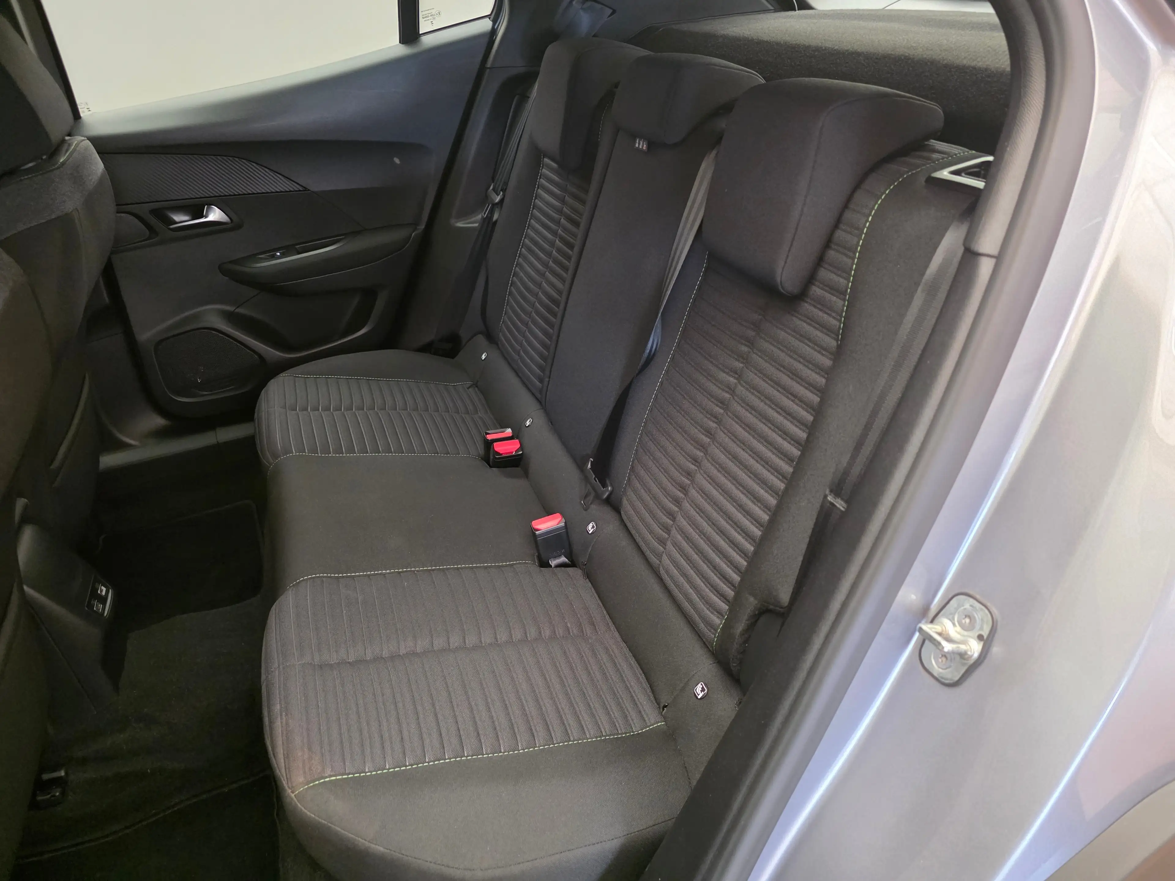 Peugeot e-2008 EV Active 50 kWh Carplay | Parkeersensoren | Keyle — photo 18