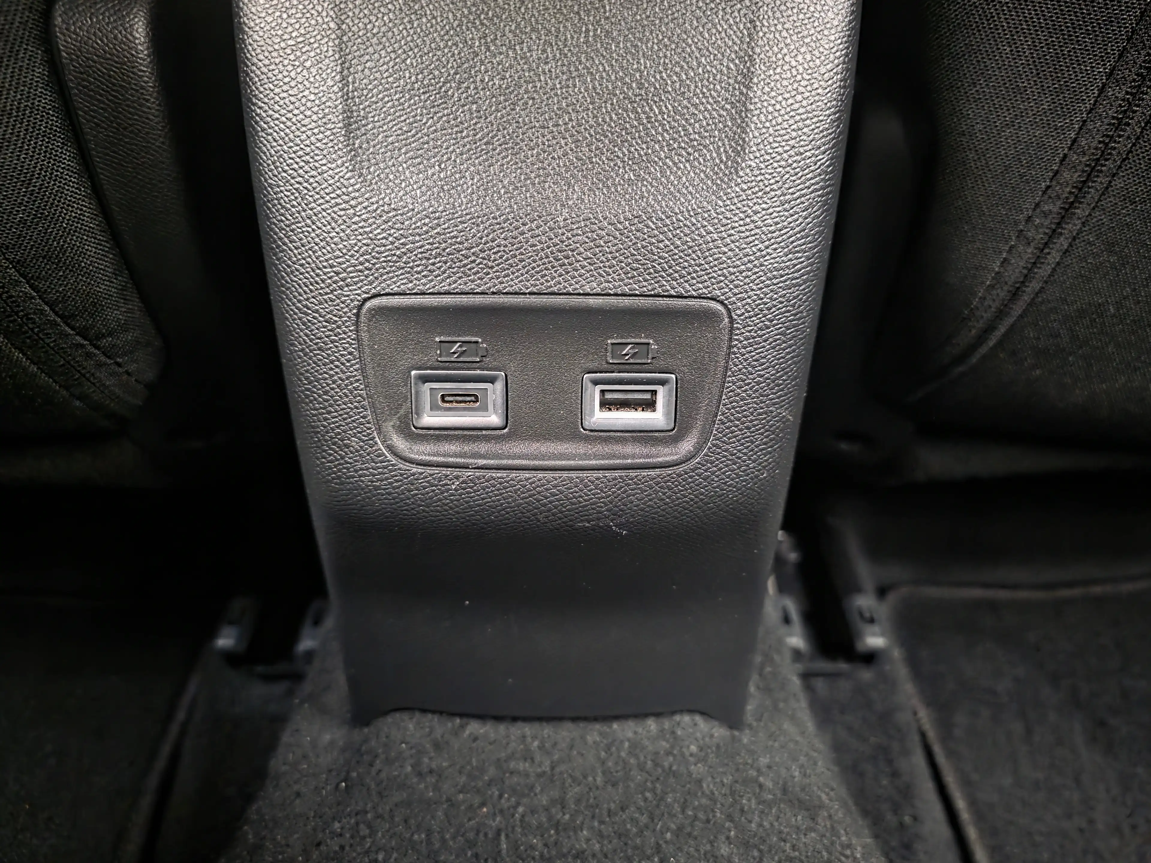 Peugeot e-2008 EV Active 50 kWh Carplay | Parkeersensoren | Keyle — photo 19