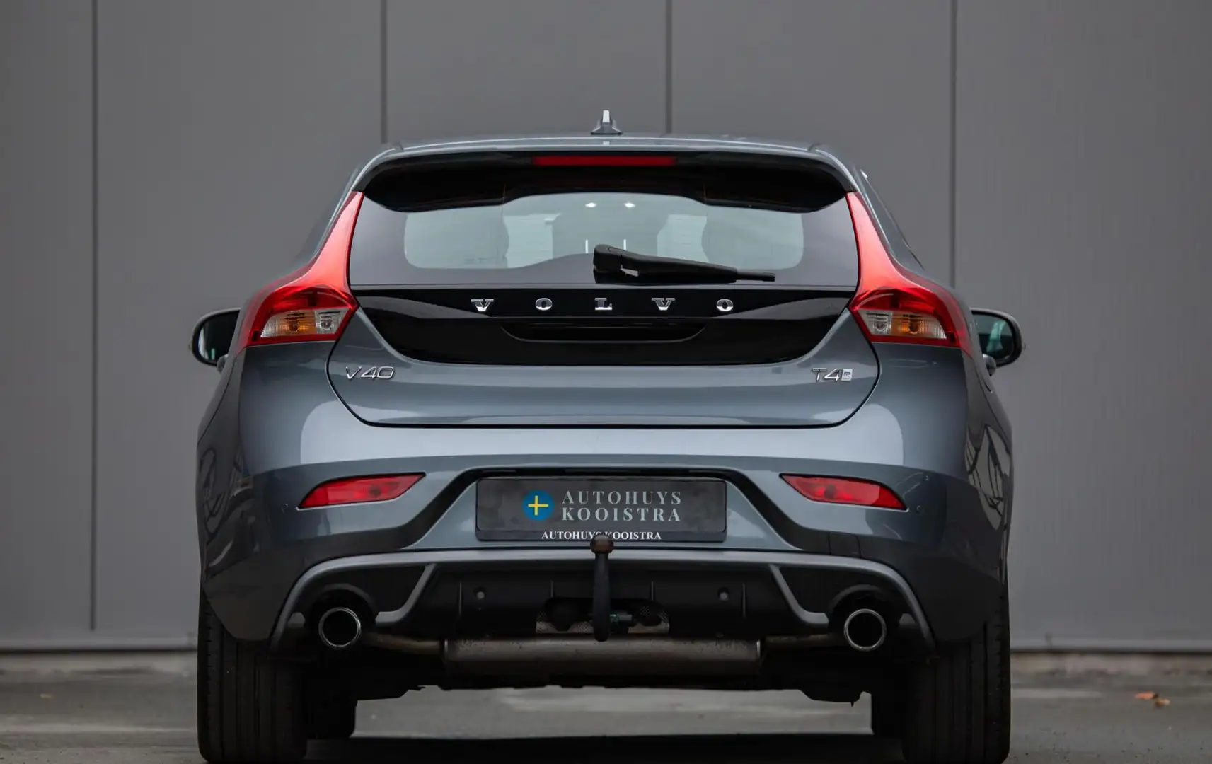Volvo V40 2.0 T4 Business Sport R-Design | Trekhaak | Naviga Gris - 2