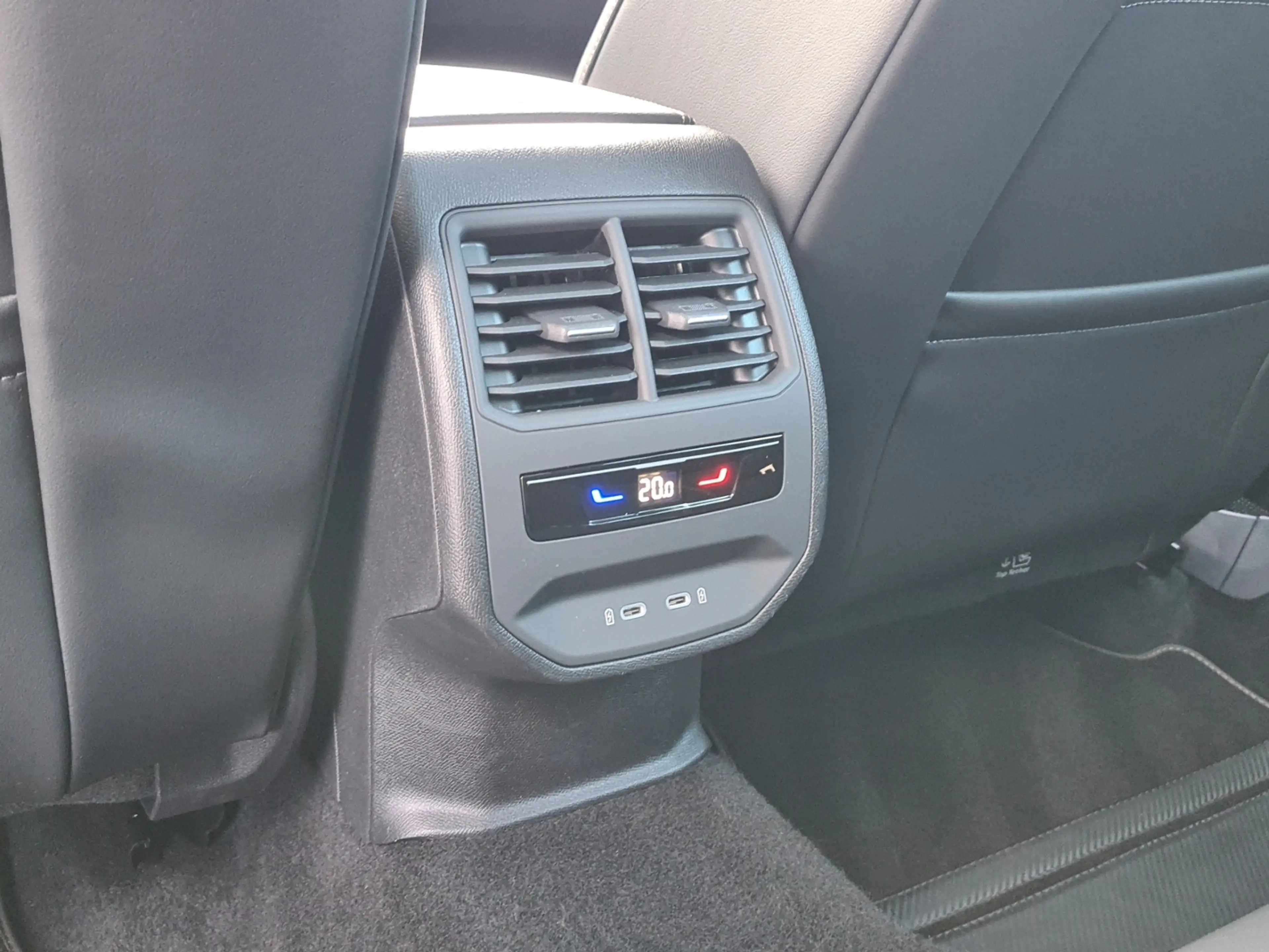 CUPRA Formentor 1.5 TSI DSG +AHK+PANOD+NAVI+LED+DCC+KAMERA+SHZ+PD — photo 25