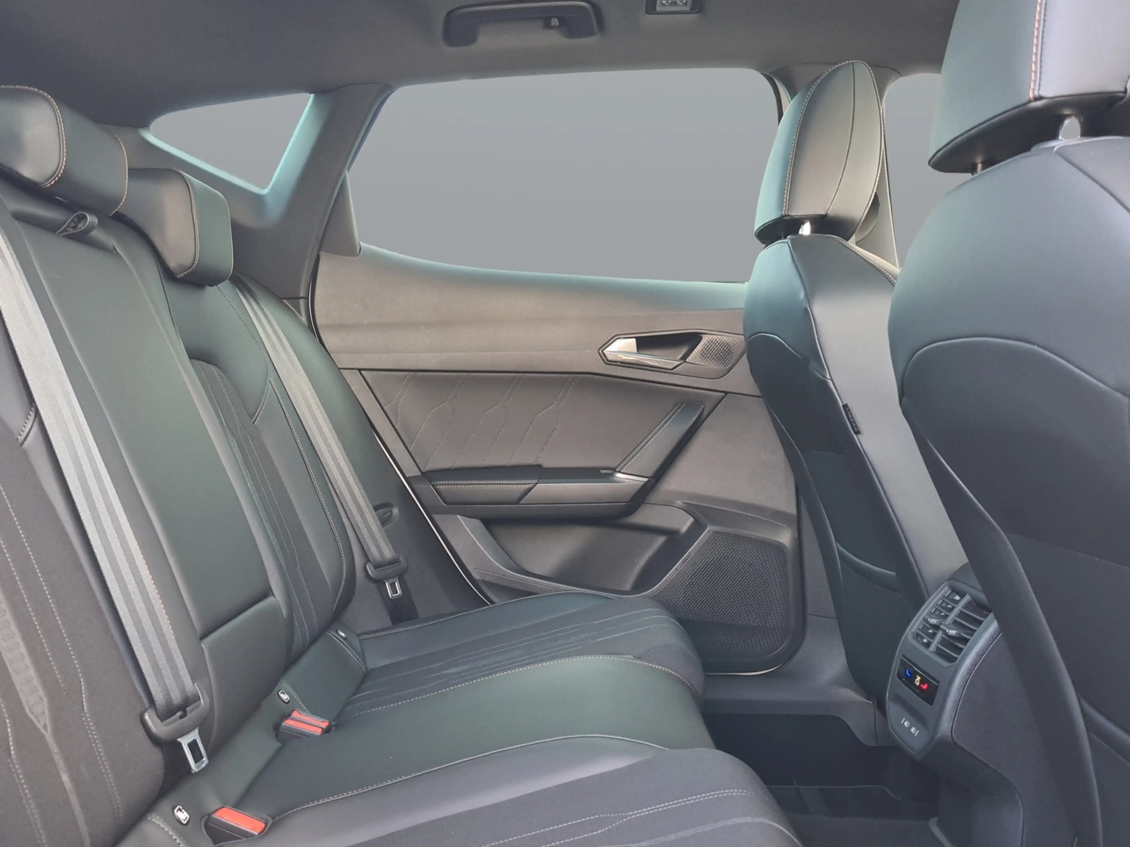 CUPRA Formentor 1.5 TSI DSG +AHK+PANOD+NAVI+LED+DCC+KAMERA+SHZ+PD — photo 16