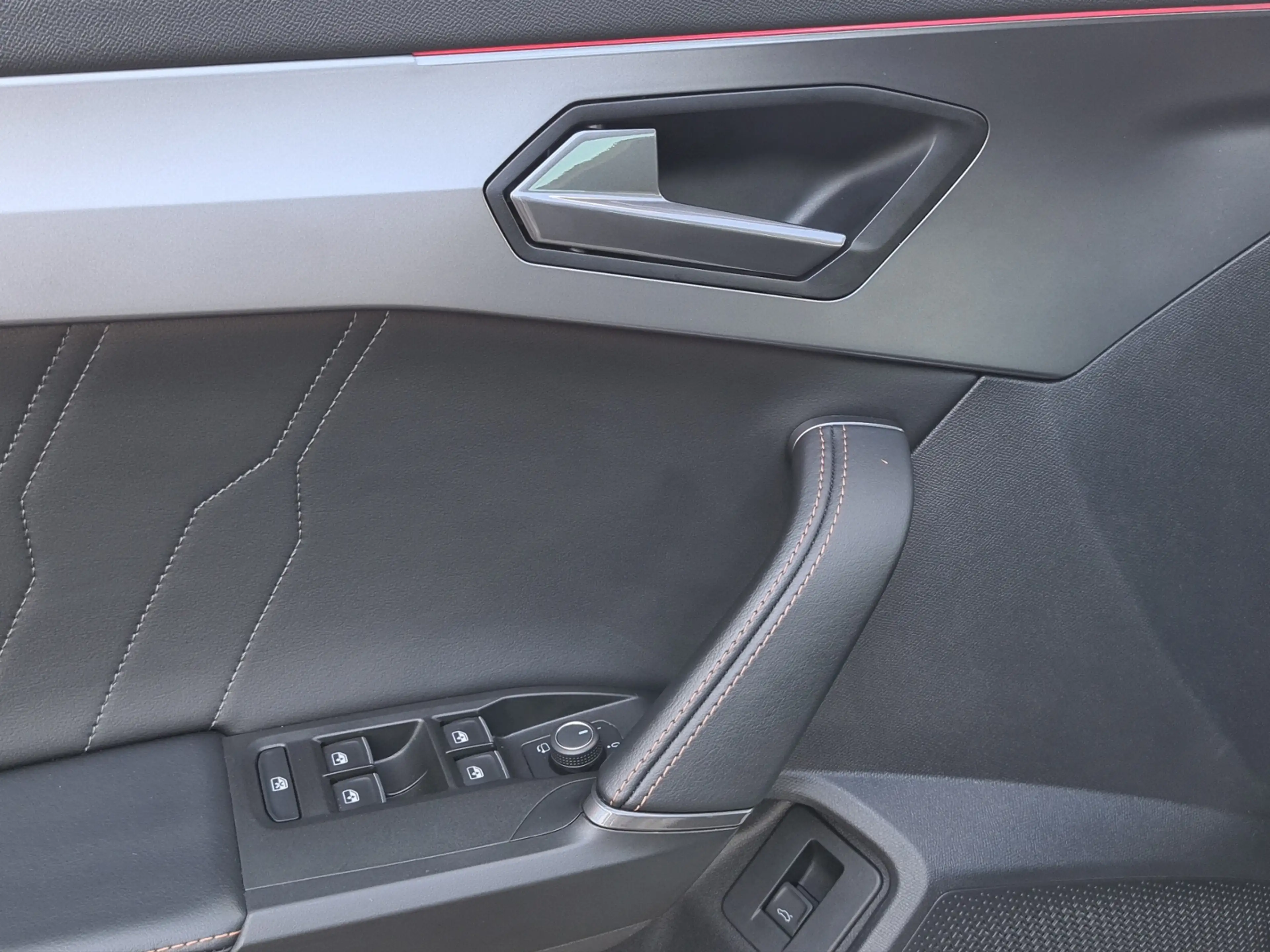 CUPRA Formentor 1.5 TSI DSG +AHK+PANOD+NAVI+LED+DCC+KAMERA+SHZ+PD — photo 11