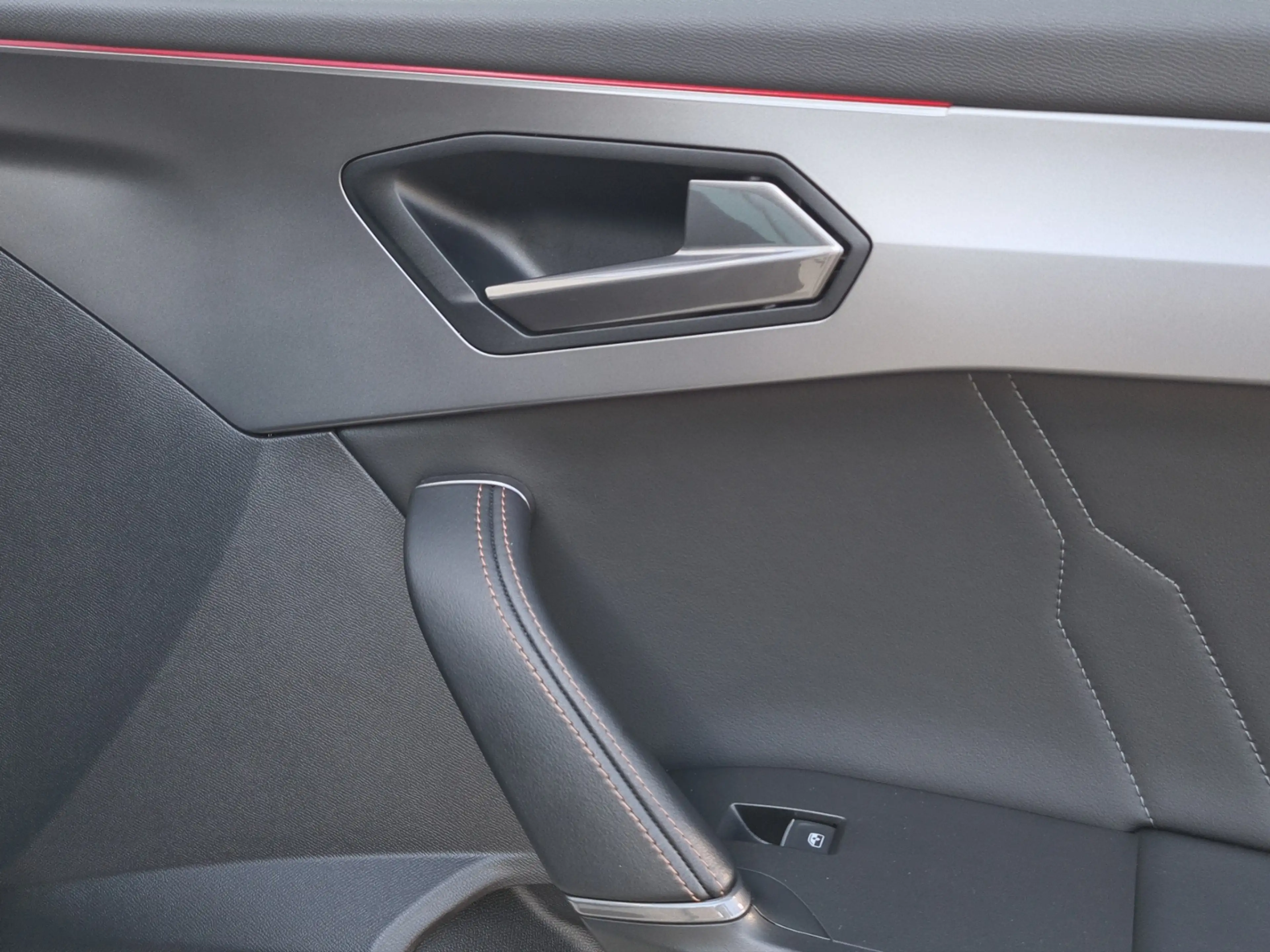 CUPRA Formentor 1.5 TSI DSG +AHK+PANOD+NAVI+LED+DCC+KAMERA+SHZ+PD — photo 14