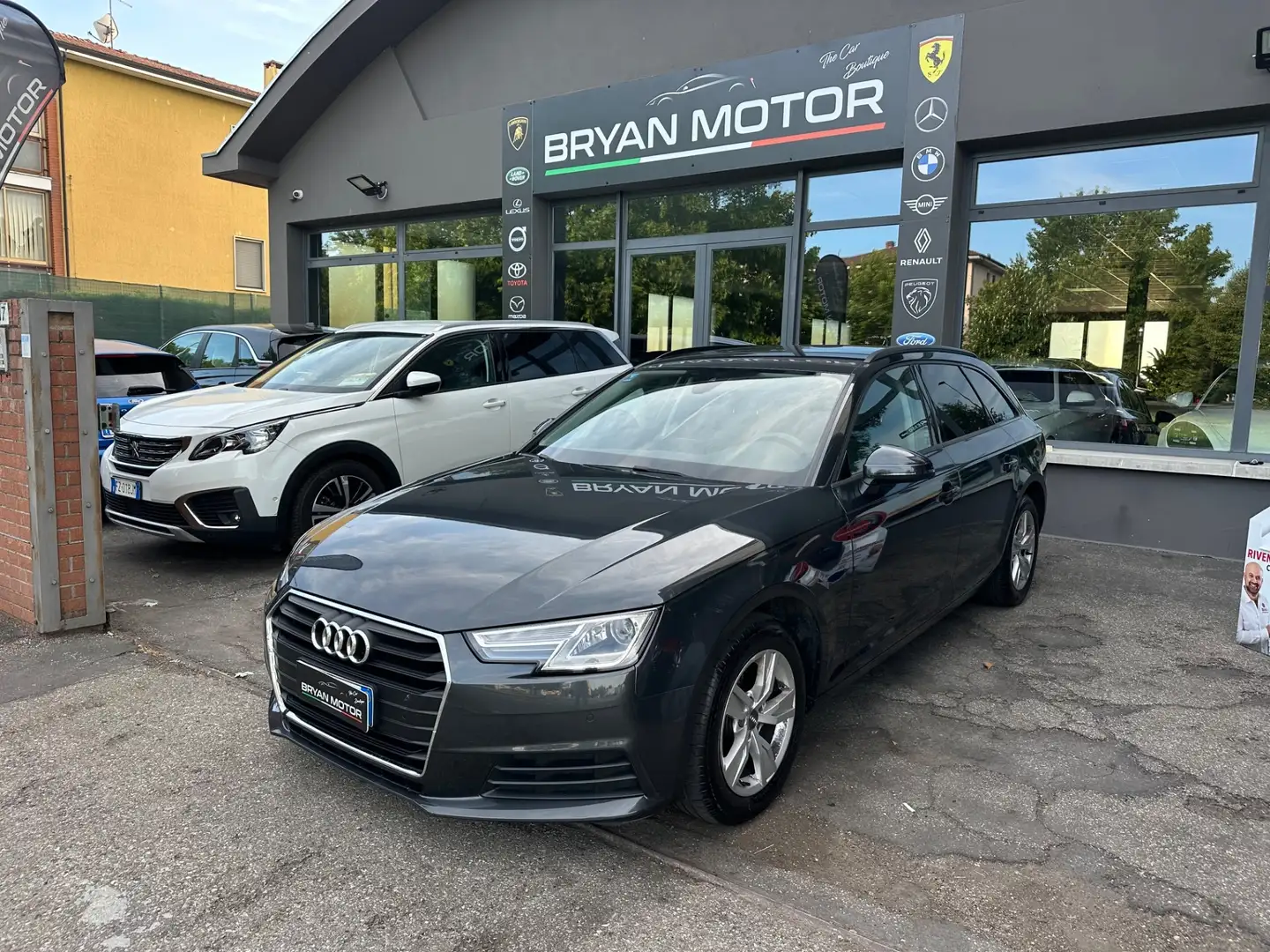 Audi A4 Avant 2.0 TDI 150 CV ultra S tronic Gris - 2