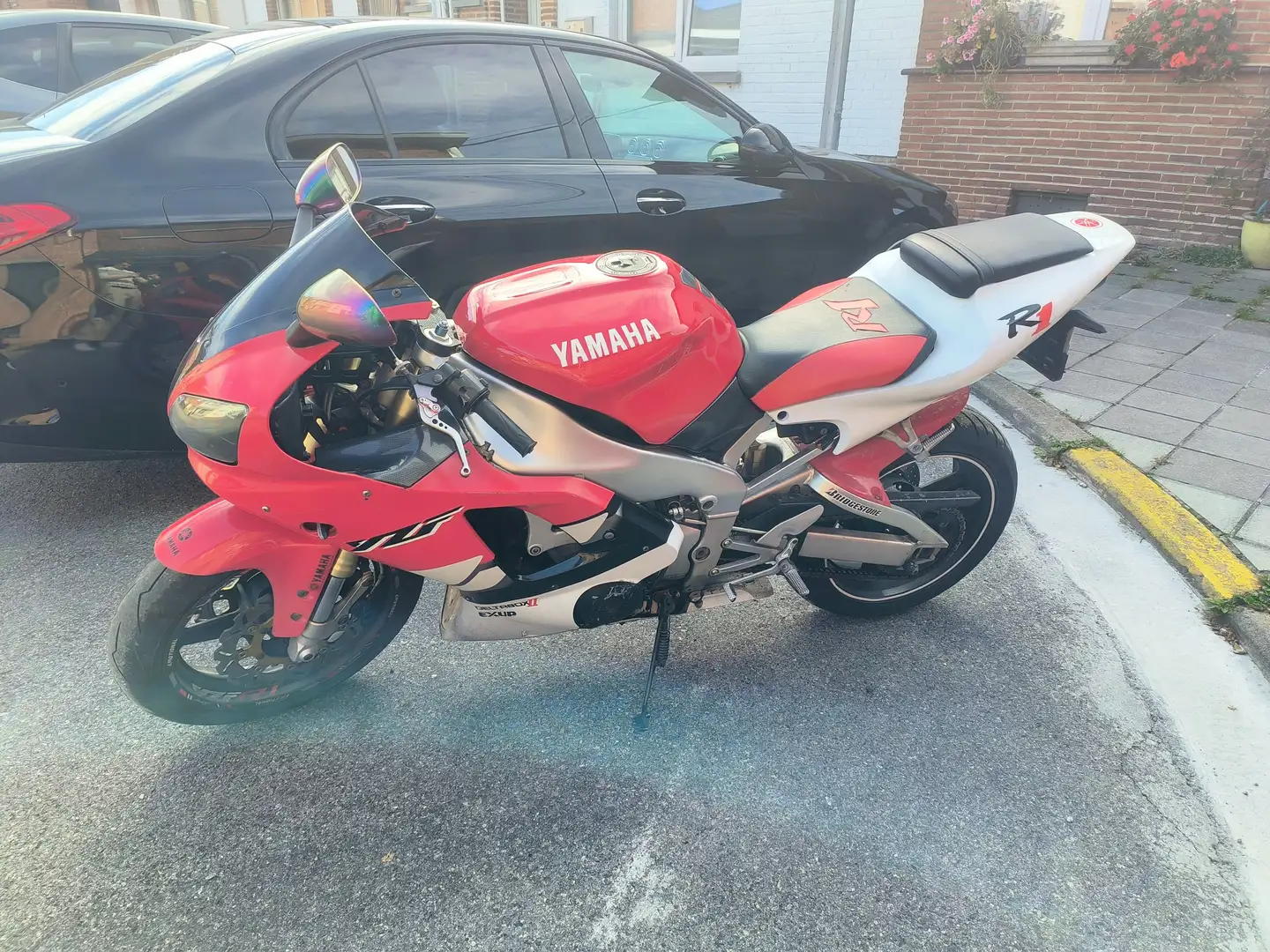 Yamaha YZF-R1 Rouge - 2