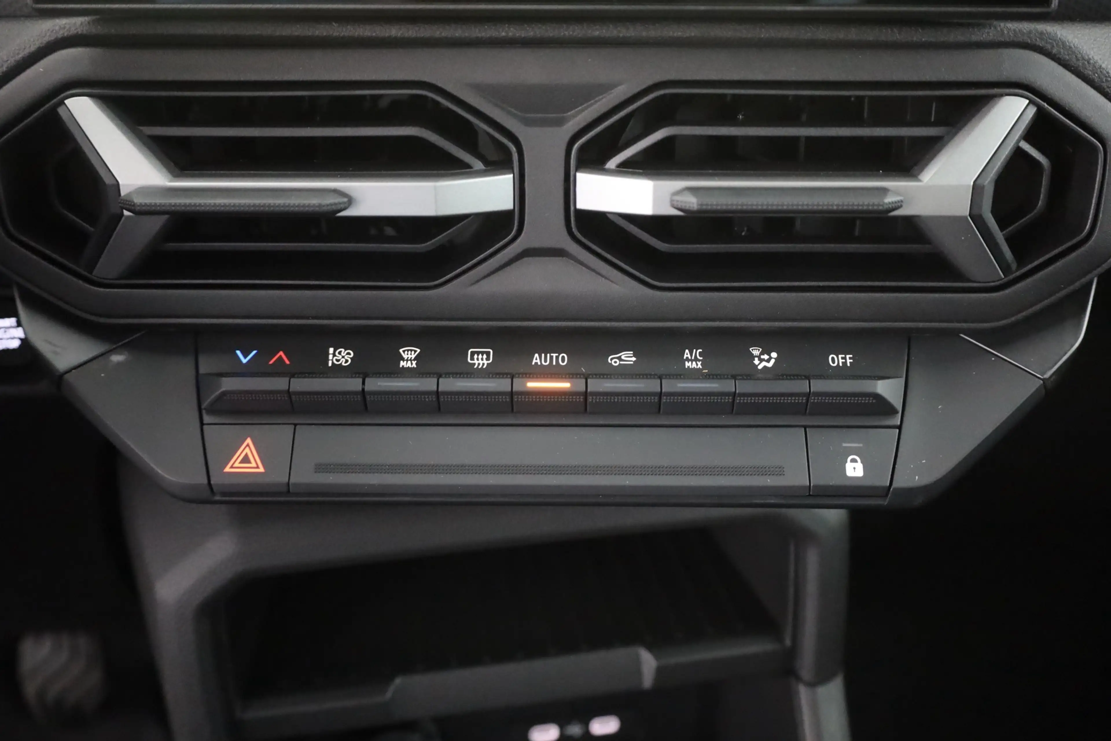 Dacia Duster Journey mHev 140 LED Navi Kamera — photo 12