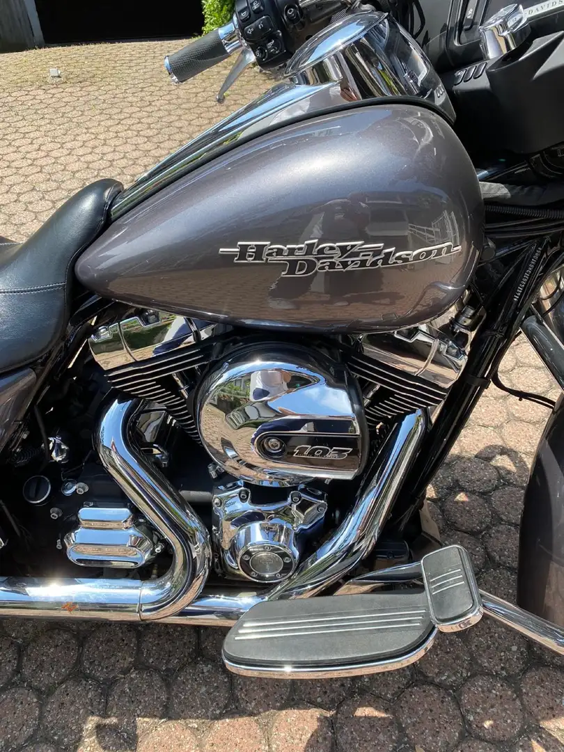 Harley-Davidson Street Glide - 2