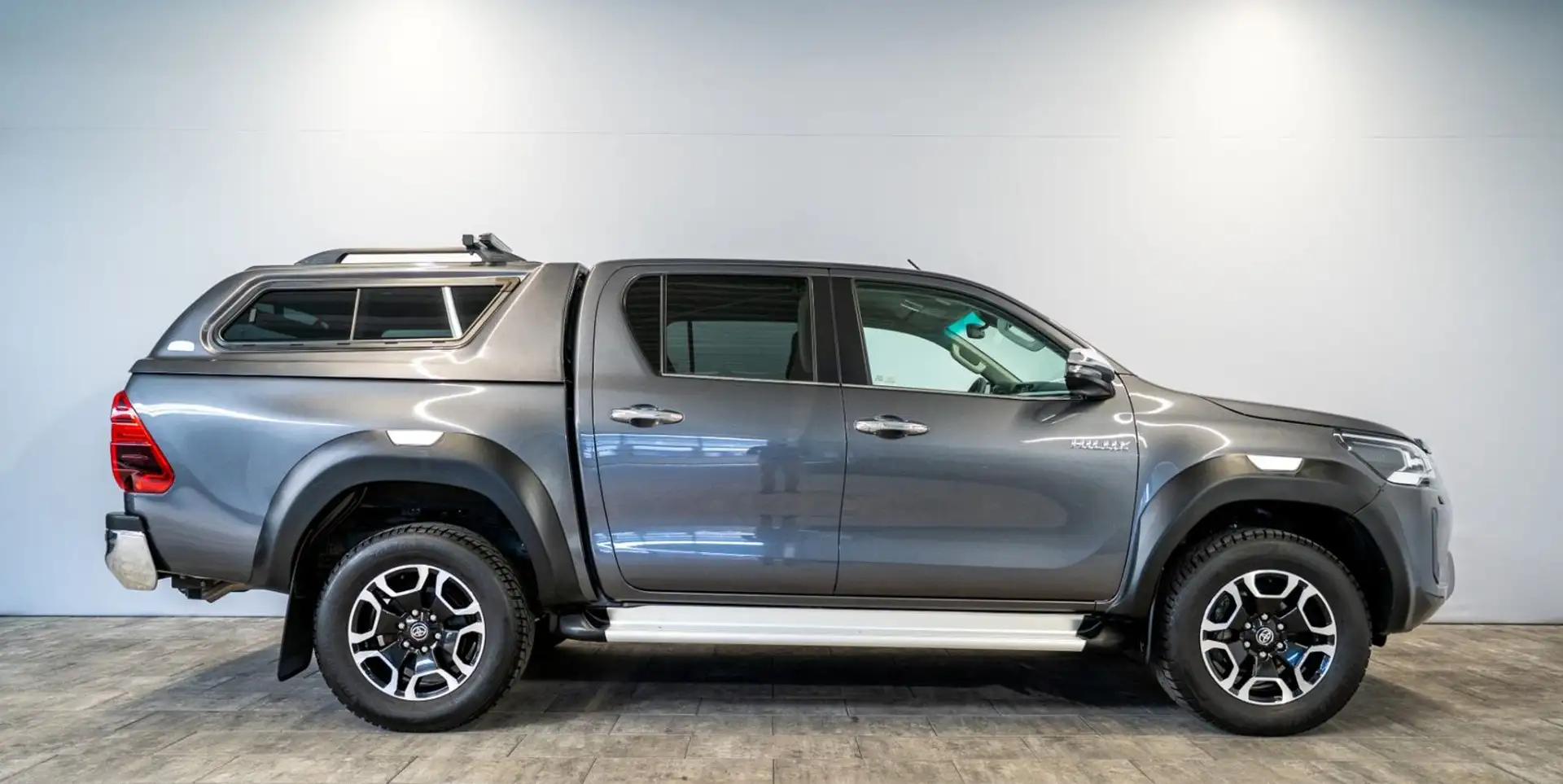 Toyota Hilux 2.8D-4D 4x4 EXECUTIVE °Hardtop°Seilwinde° Grau - 1