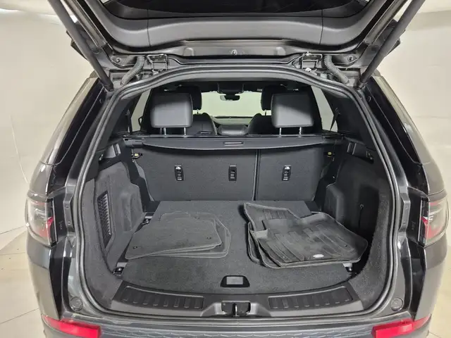 Land Rover Discovery Sport view 12