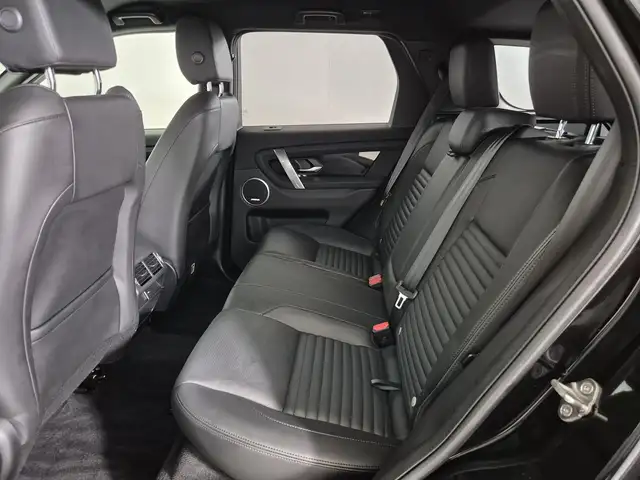 Land Rover Discovery Sport view 5