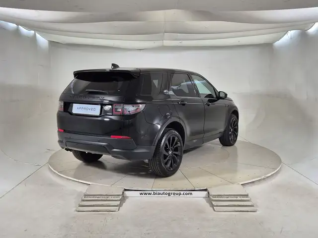 Land Rover Discovery Sport view 2