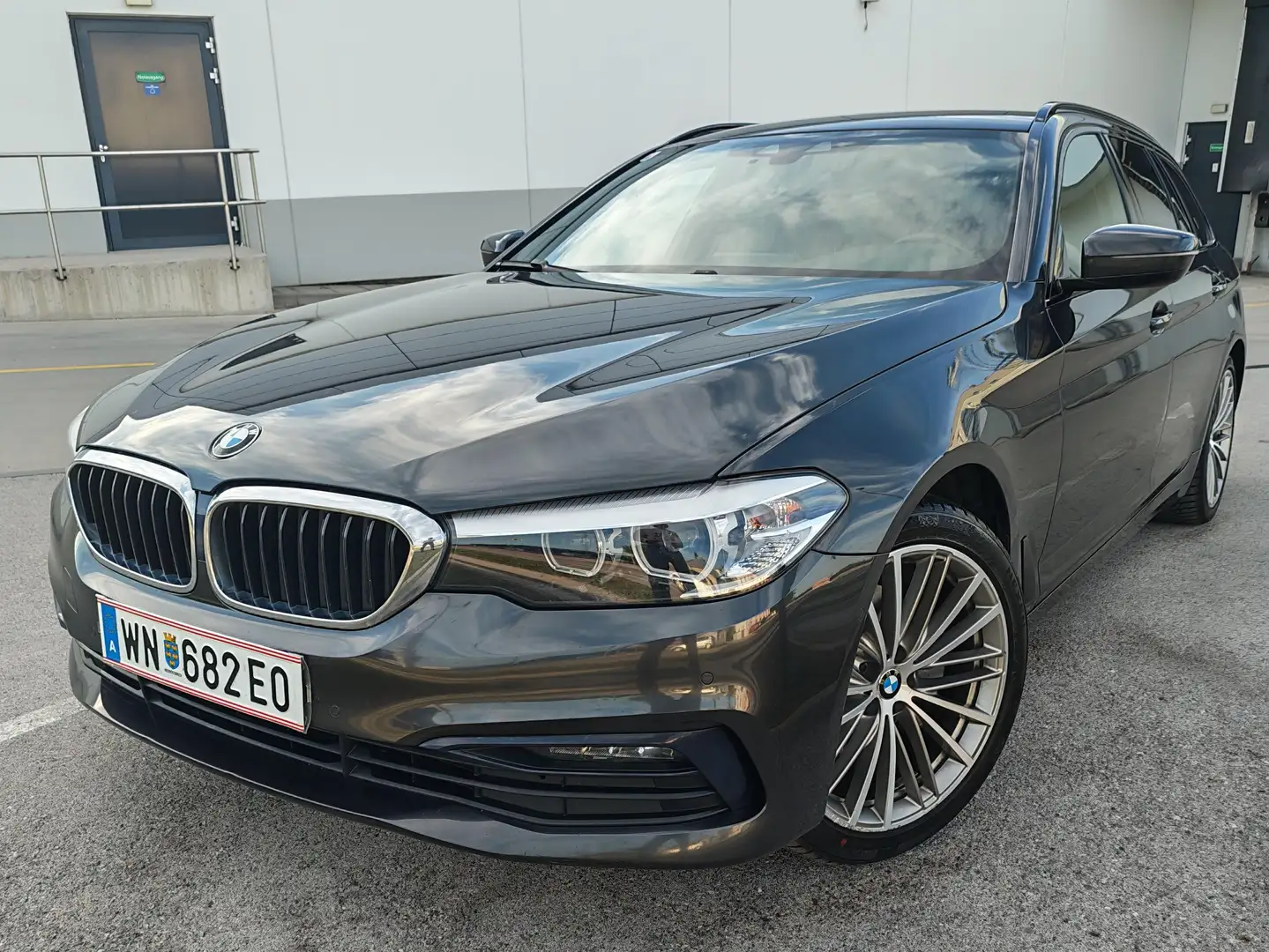 BMW 518 518d Touring SportLine Automatik Grau - 1