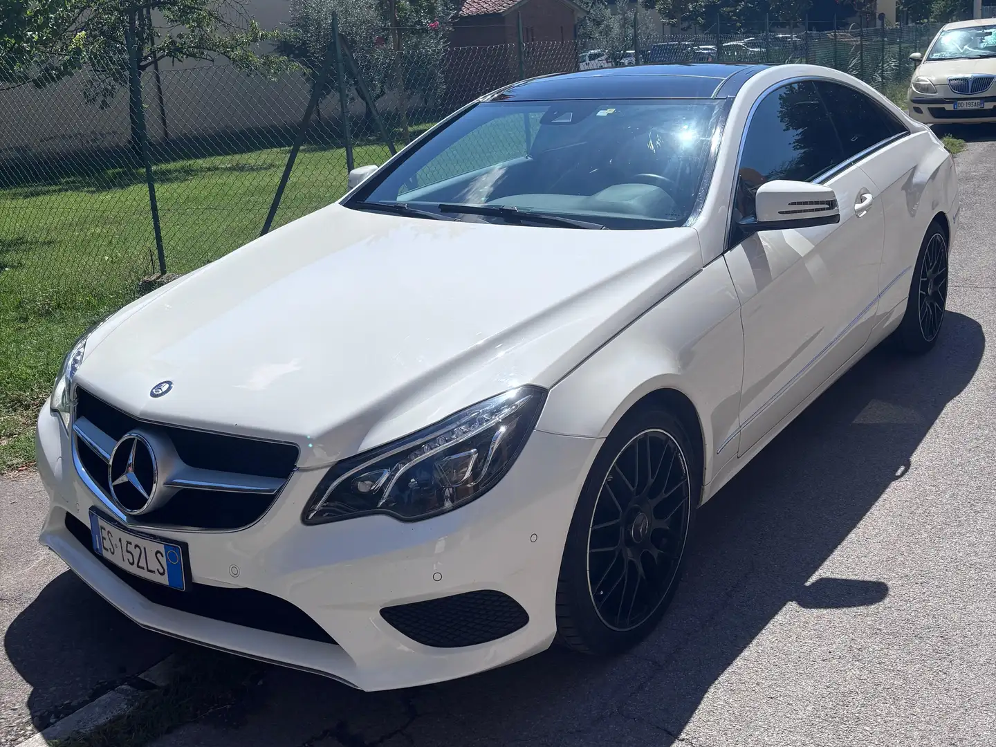 Mercedes-Benz E 250 White - 2