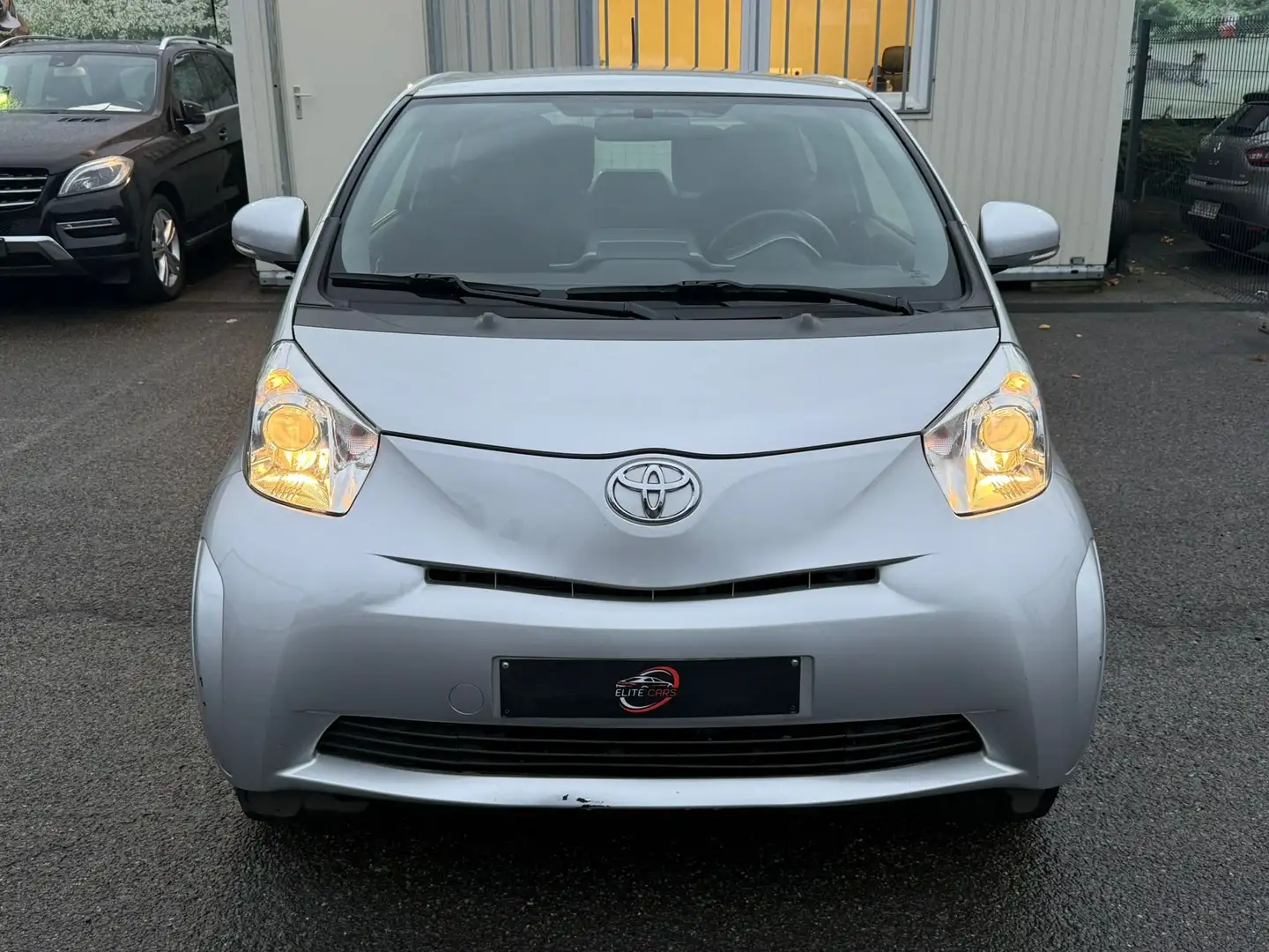 Toyota iQ 1.0i VVT-i / 1ERE MAIN / PDC / GPS / CLIM / AUTO ! Gris - 2