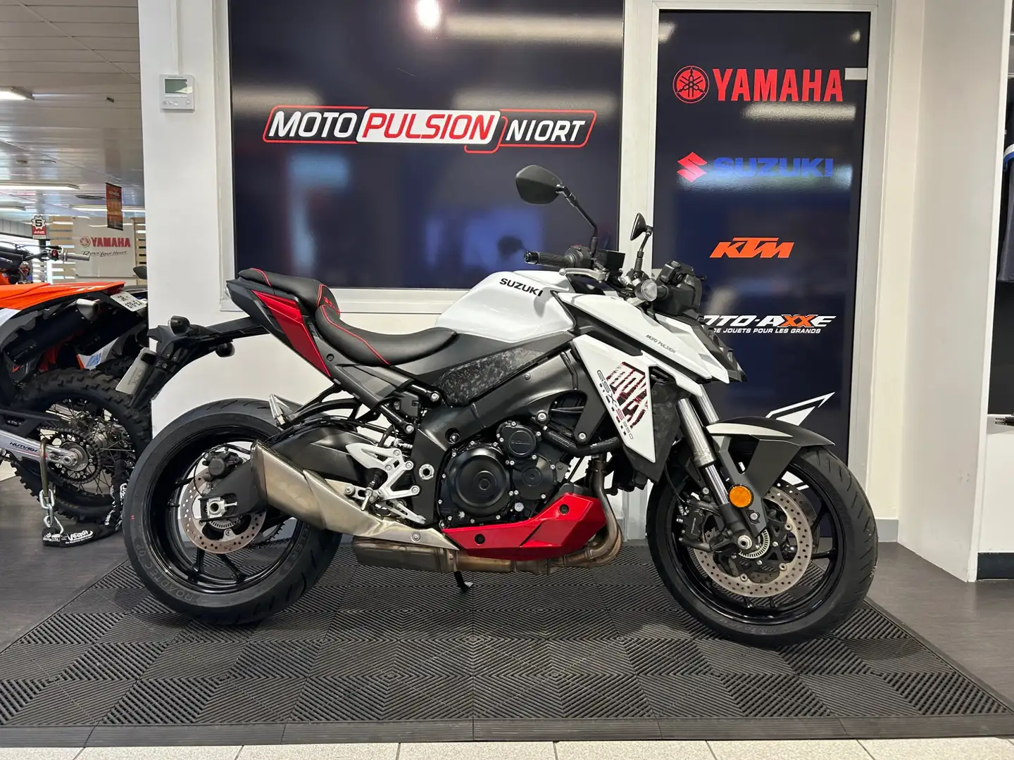Suzuki GSX-S 950 - 2