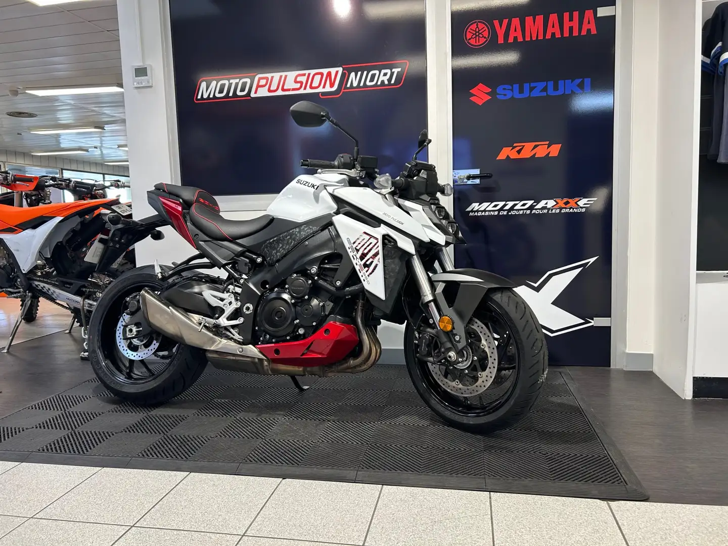 Suzuki GSX-S 950 - 1