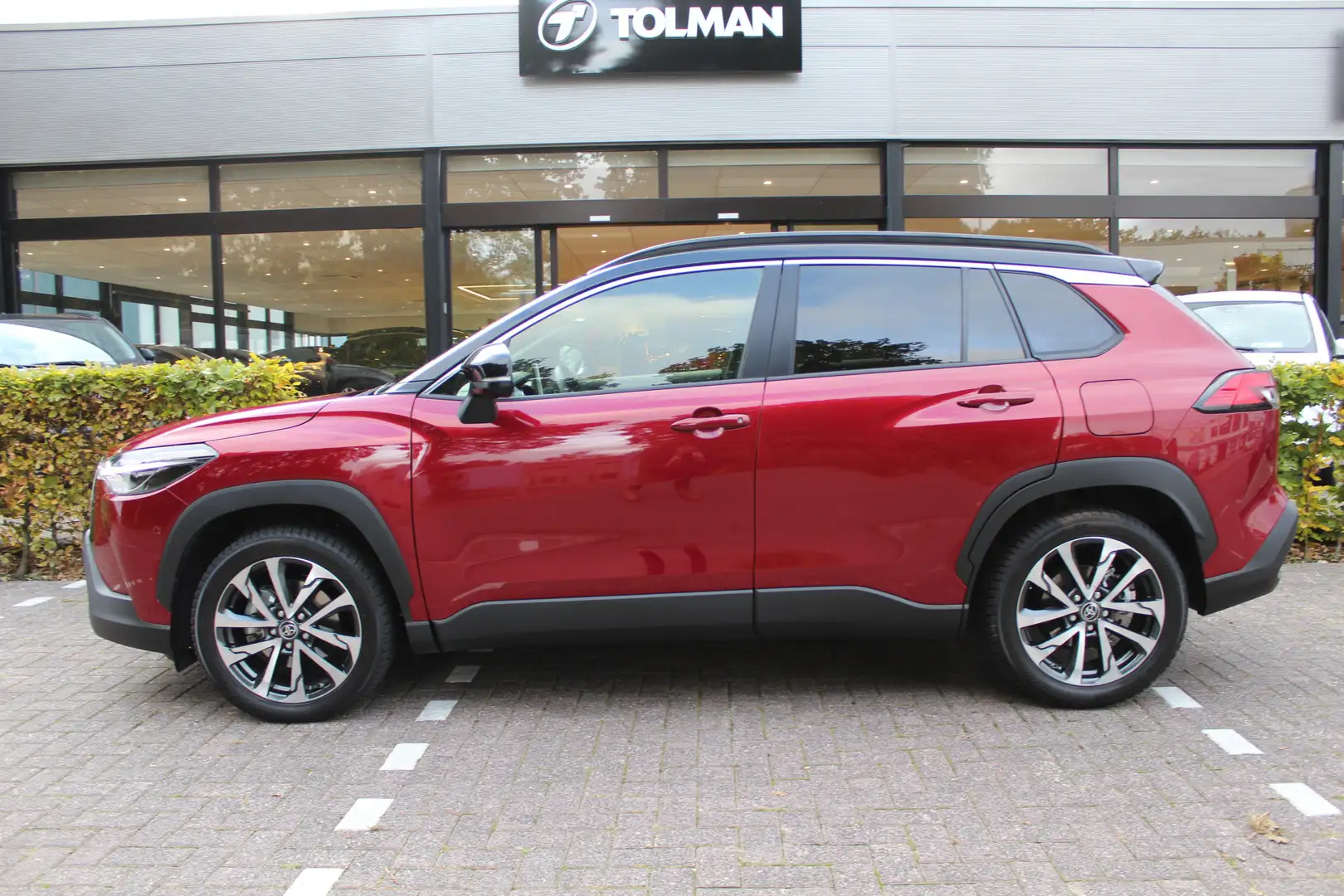 Toyota Corolla Cross Hybrid 200 Executive Bi-Tone | Rijklaar | Stoel/st Rood - 2