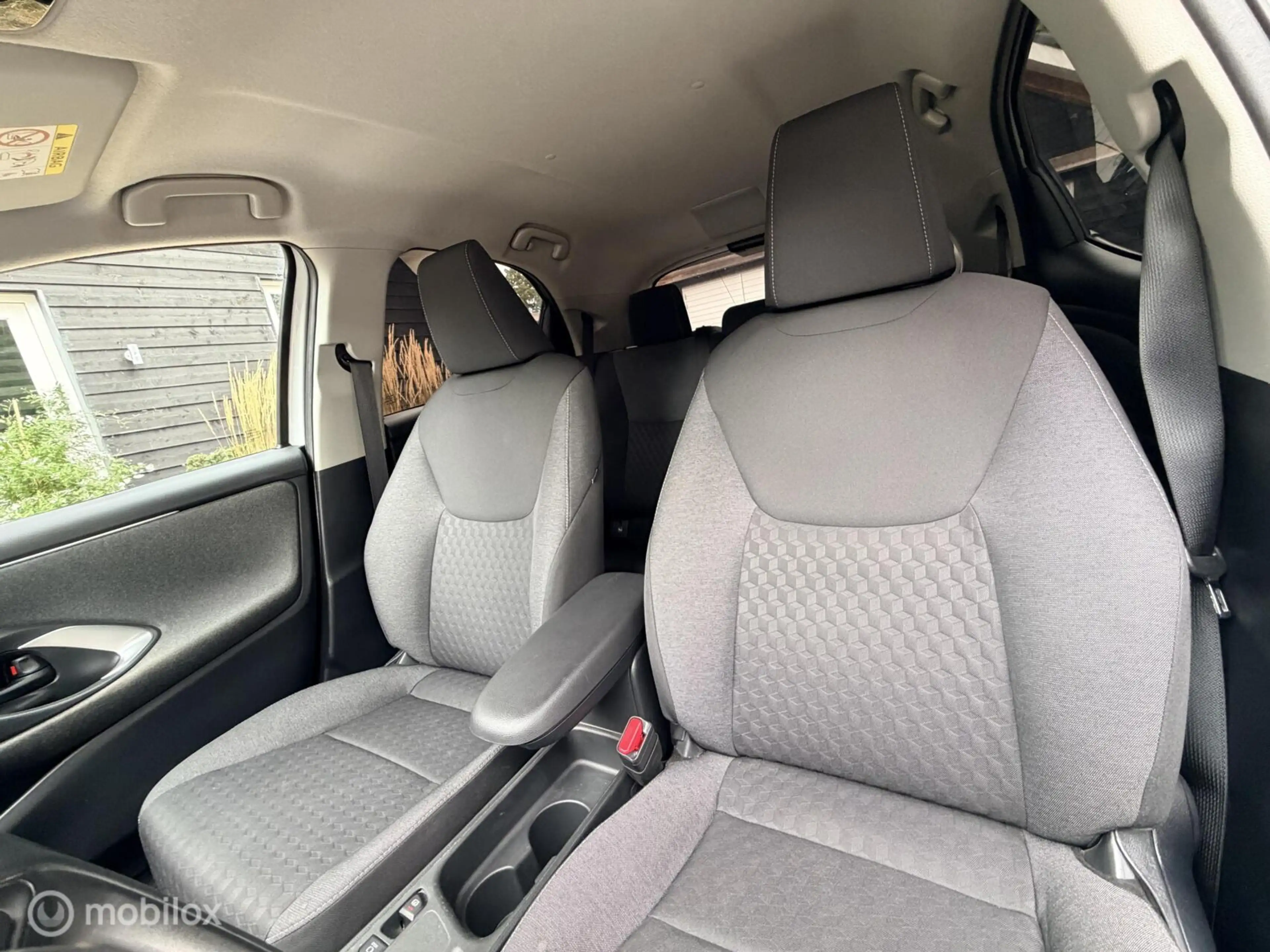 Toyota Yaris 1.5 Hybrid Comfort — photo 8