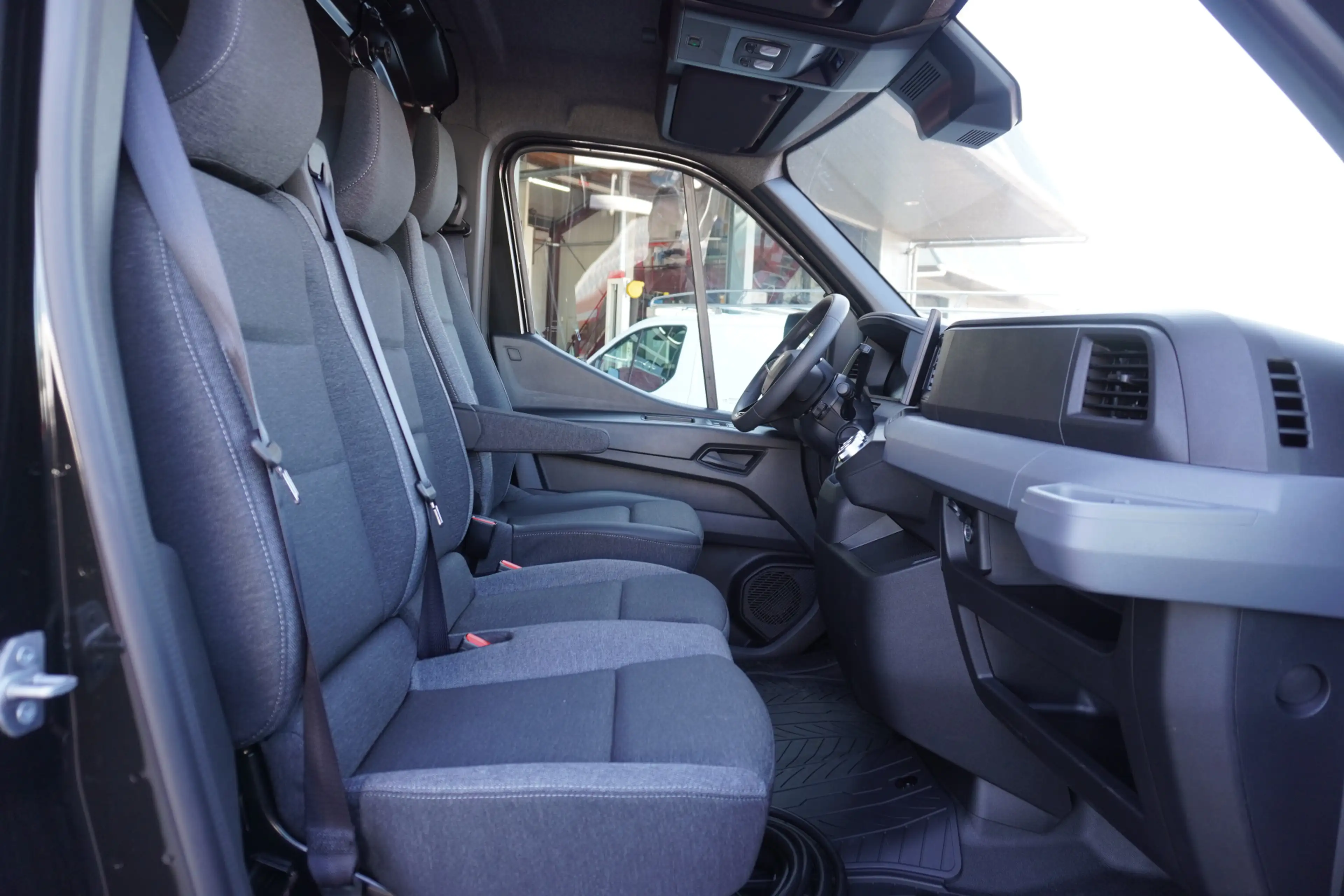 Renault Master E-Tech T35 L3H2 Advance long range 87 kWh 143PK Au — photo 10