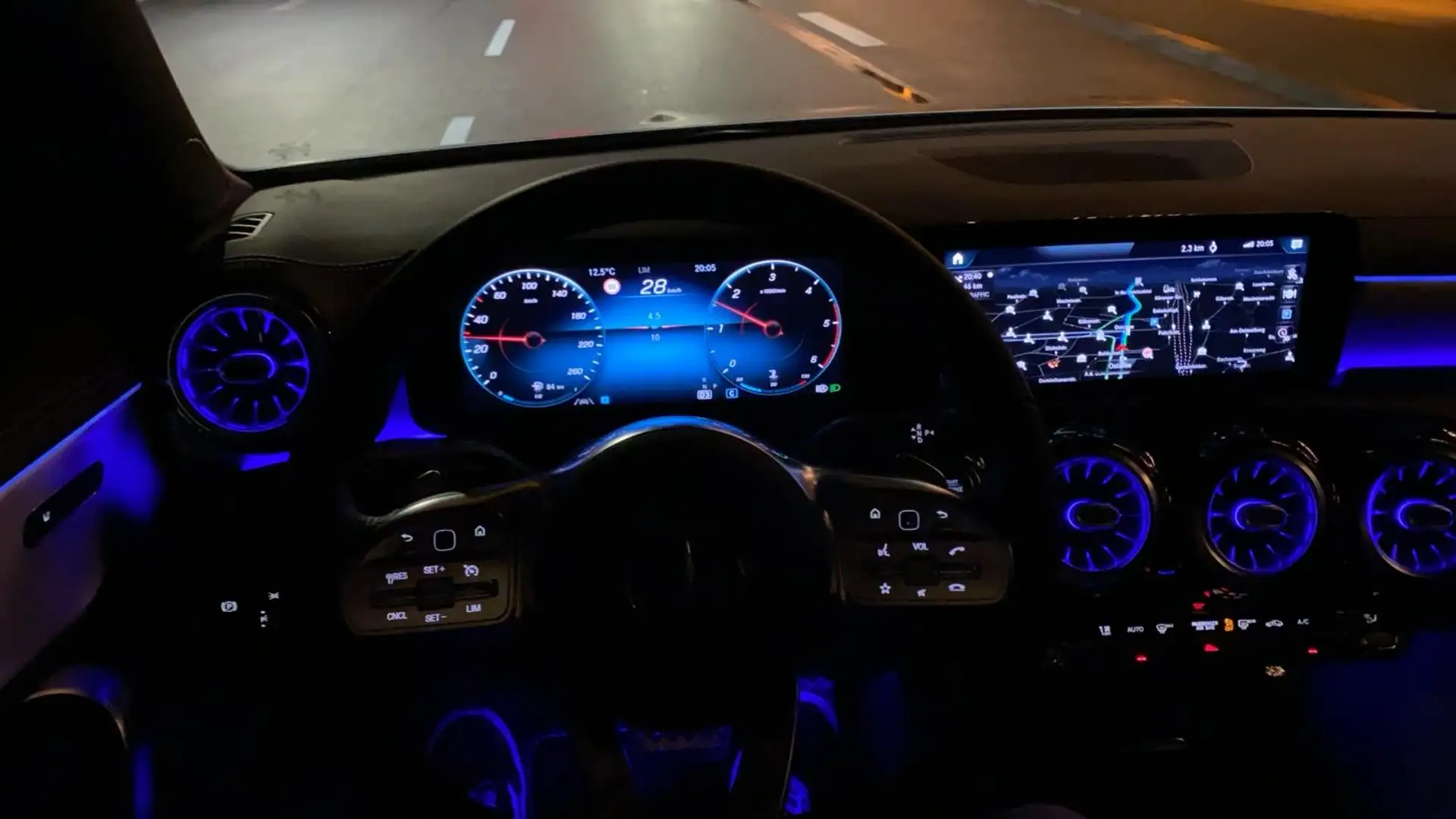 Mercedes-Benz CLA 220 d 8G-DCT AMG Line - 2