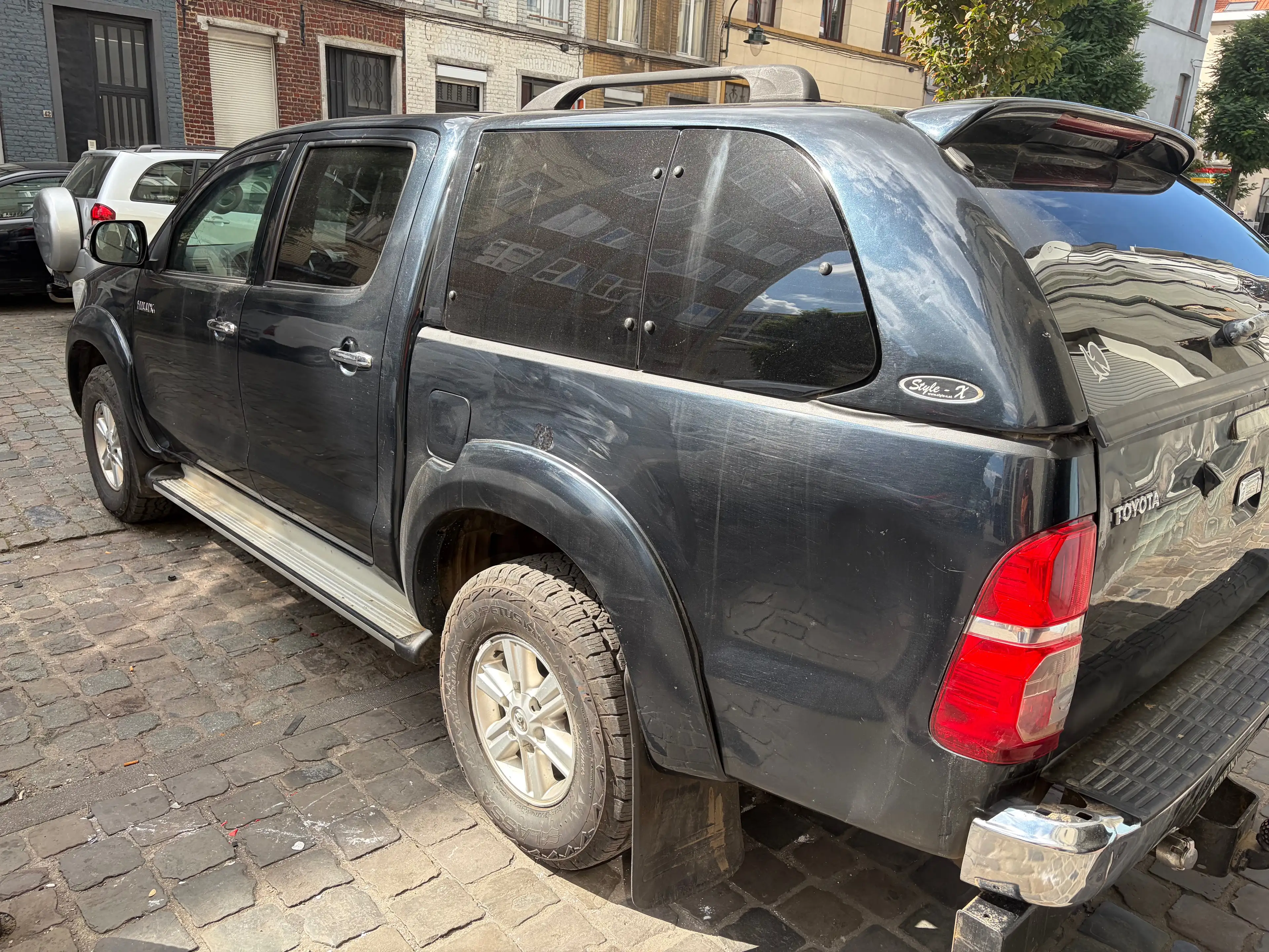 Toyota Hilux 3.0 D-4D 4WD SR — photo 3