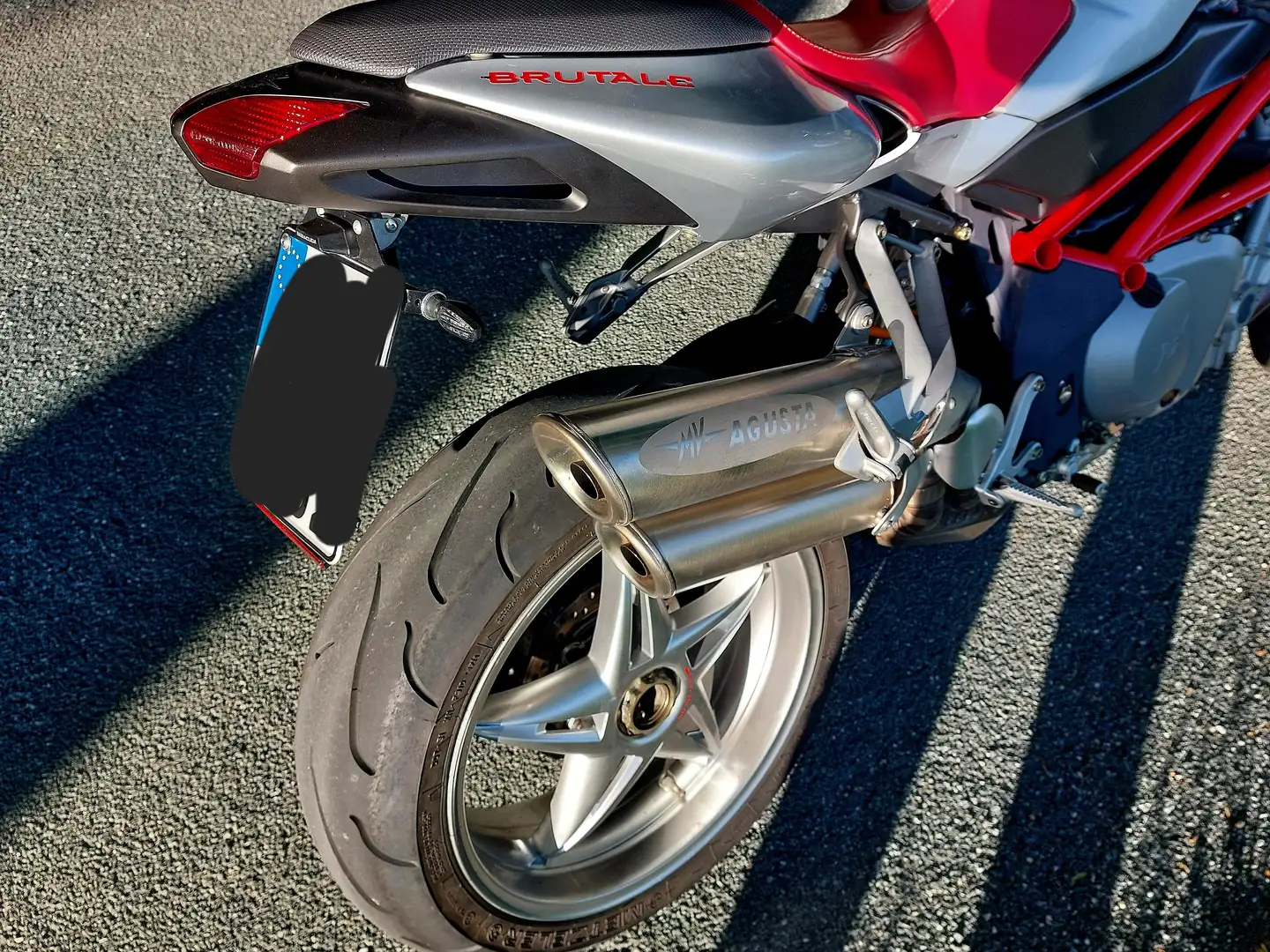 MV Agusta Brutale 750 Silber - 2