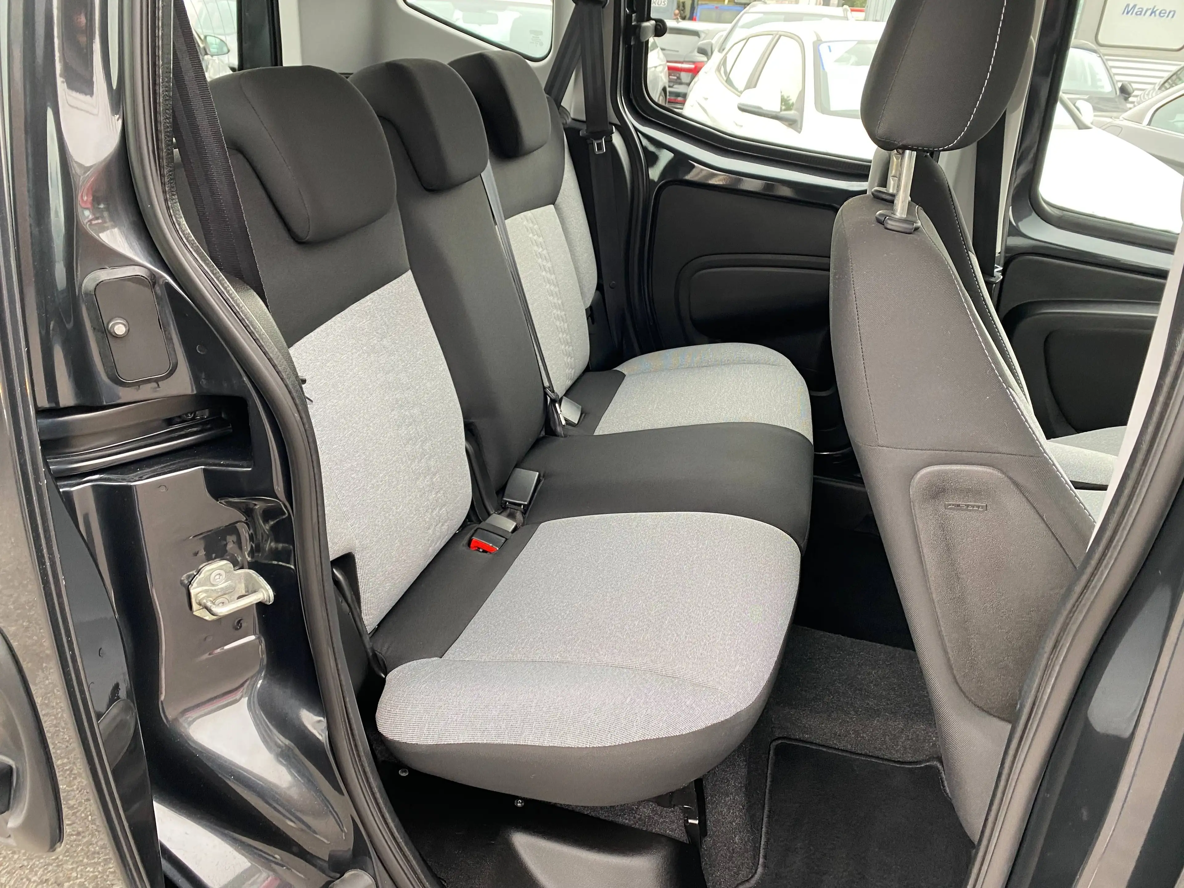 Fiat Qubo 1.4 Lounge 1.Hand Einparkhilfe Klima Bluetooth — photo 16