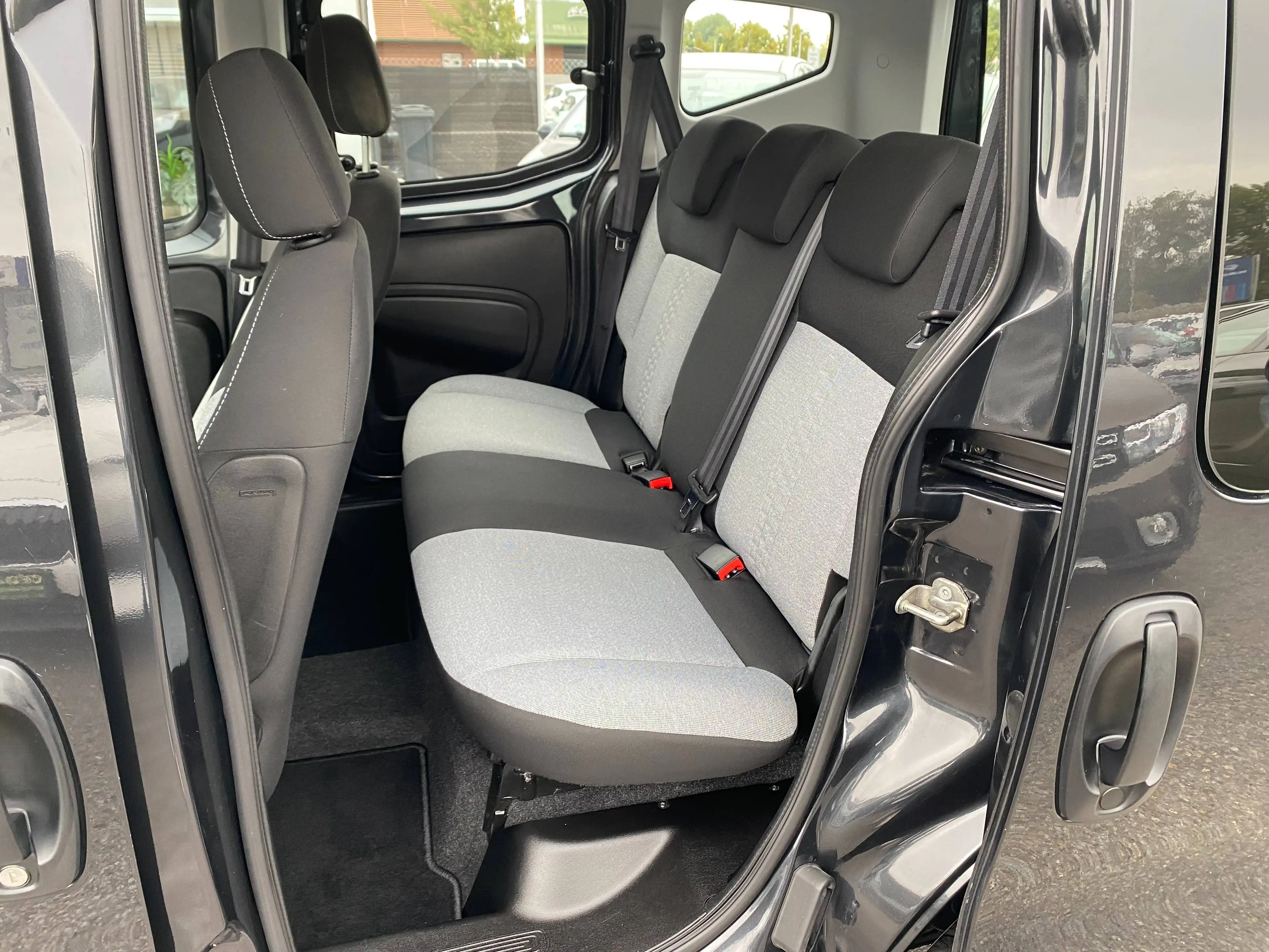 Fiat Qubo 1.4 Lounge 1.Hand Einparkhilfe Klima Bluetooth — photo 15