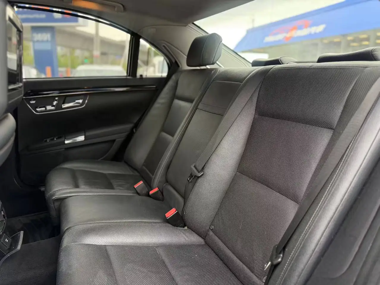 Mercedes-Benz S-Class снимка Mercedes-Benz S-Class