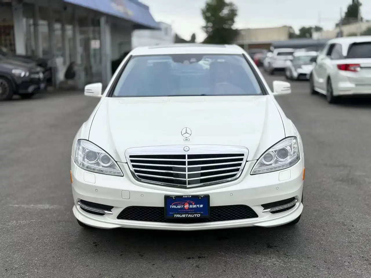 Mercedes-Benz S-Class снимка Mercedes-Benz S-Class