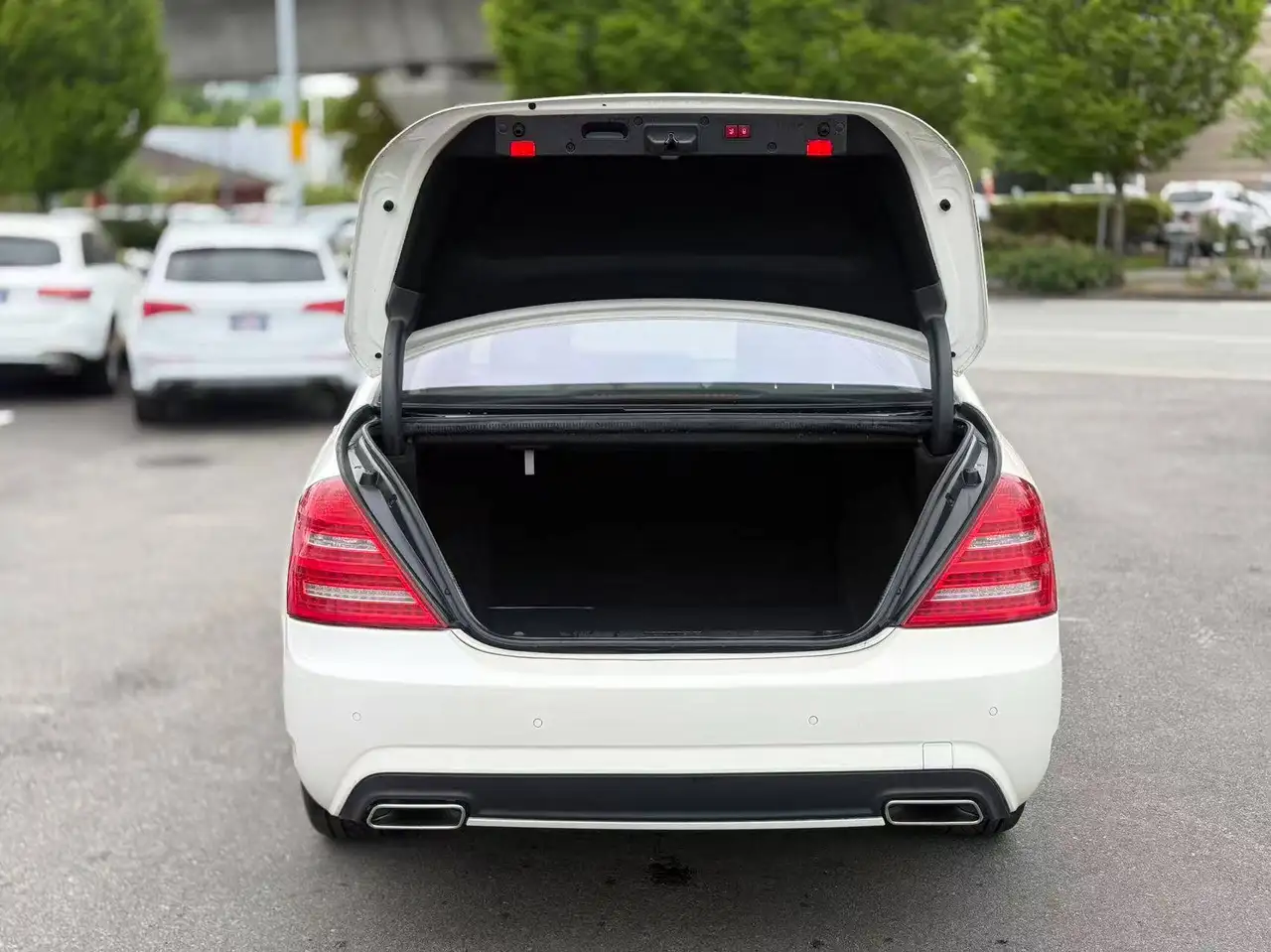 Mercedes-Benz S-Class снимка Mercedes-Benz S-Class