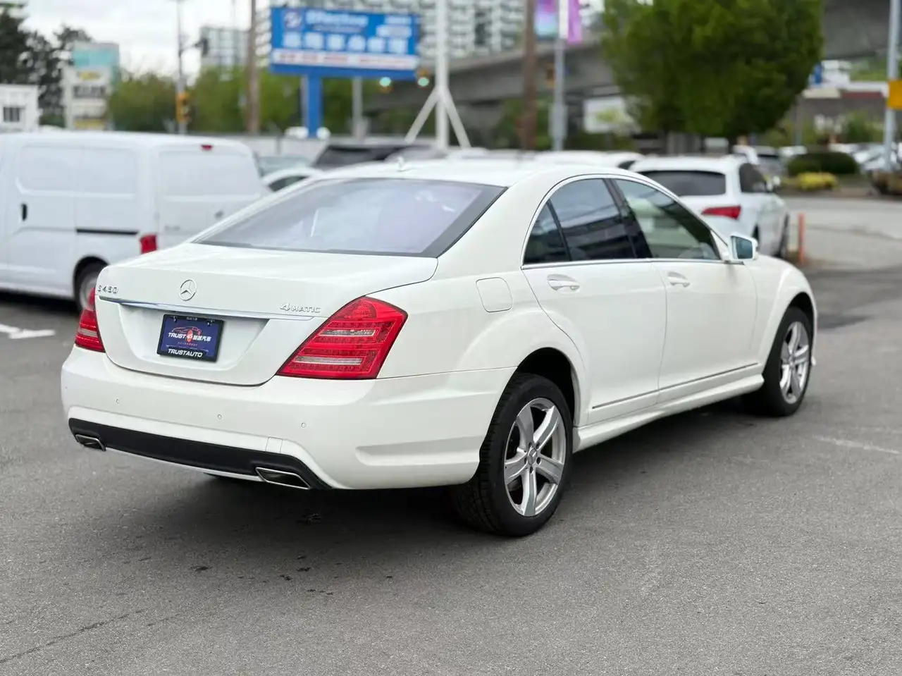 Mercedes-Benz S-Class снимка Mercedes-Benz S-Class