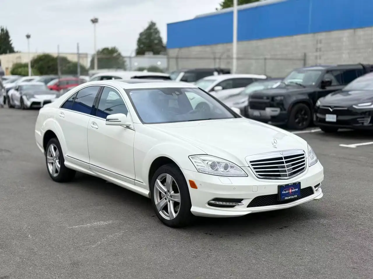 Mercedes-Benz S-Class снимка Mercedes-Benz S-Class