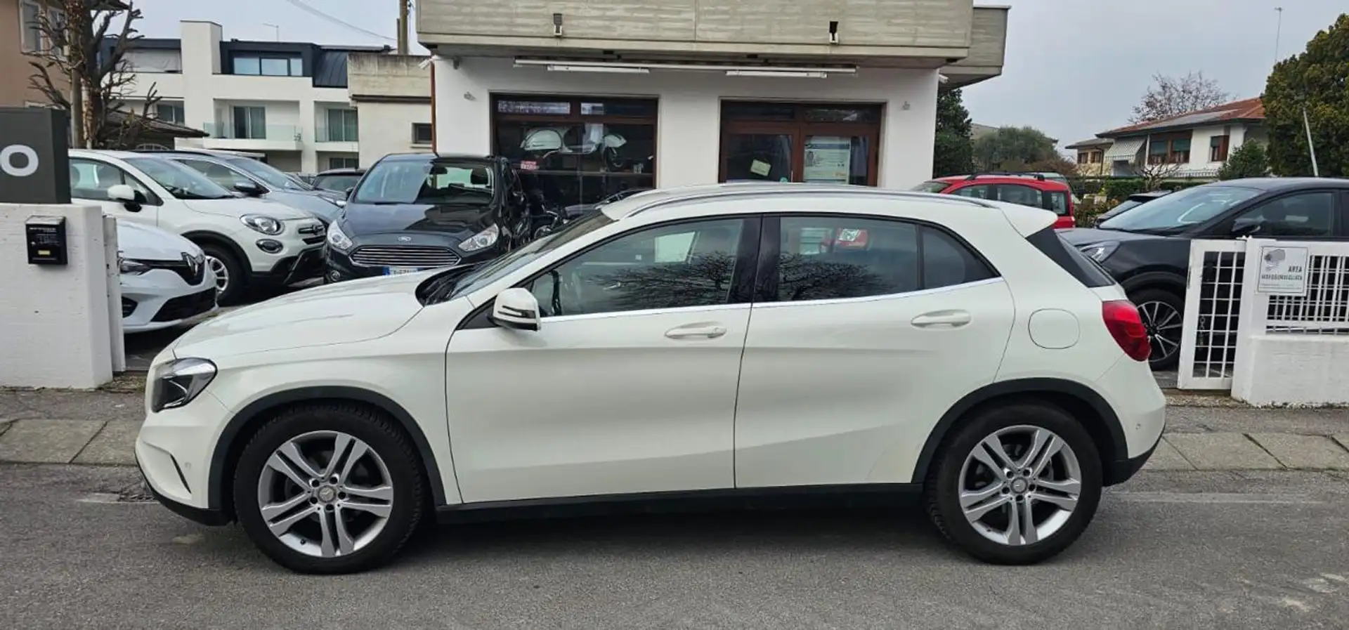 Mercedes-Benz GLA 200 CDI Automatic Sport Weiß - 2