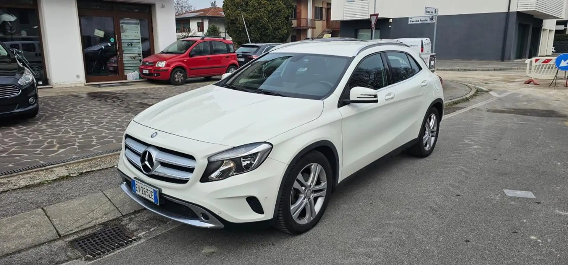 Mercedes-Benz GLA 200 CDI Automatic Sport Weiß - 1