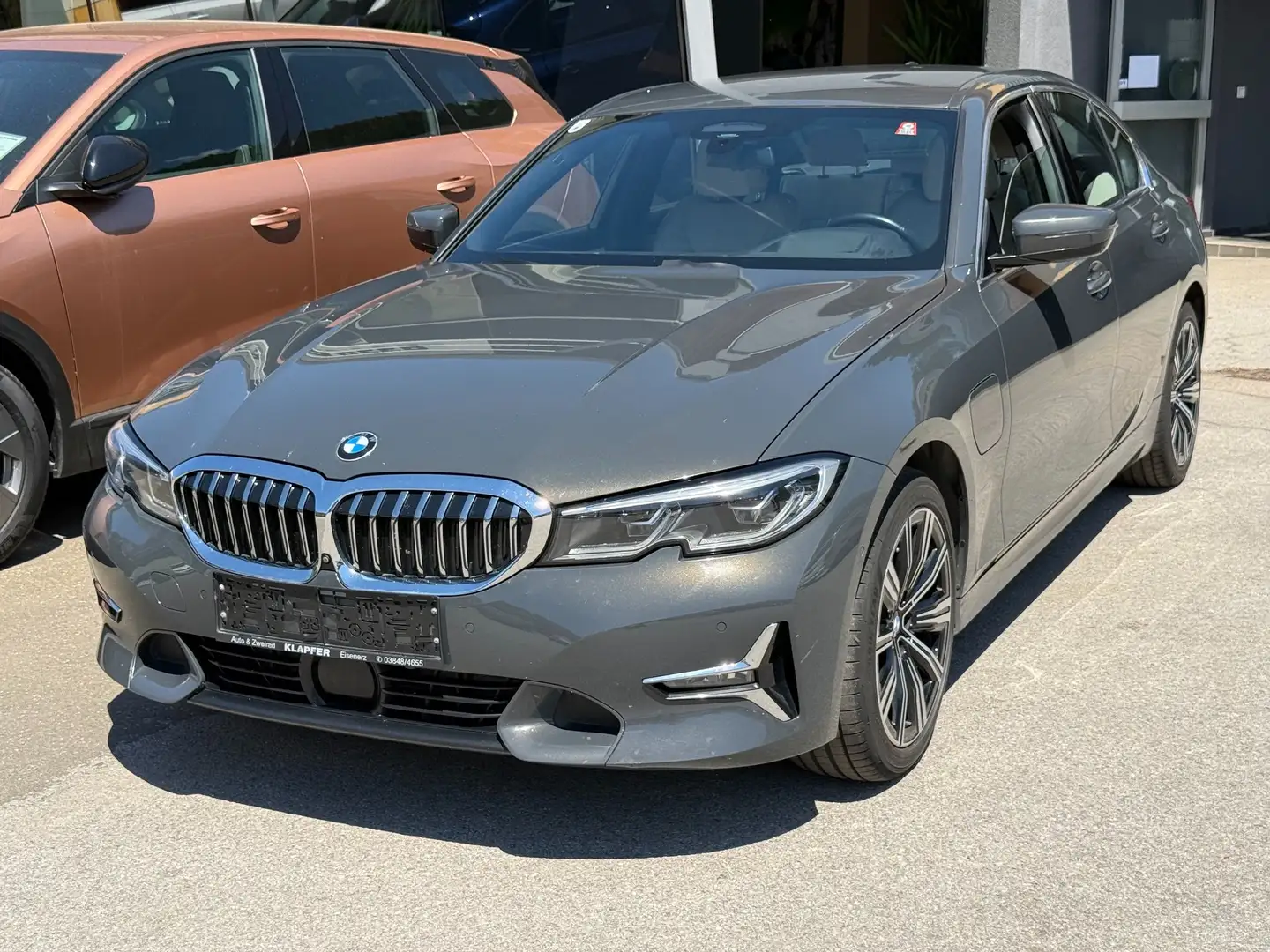 BMW 330 330 e Luxury Line Grau - 1