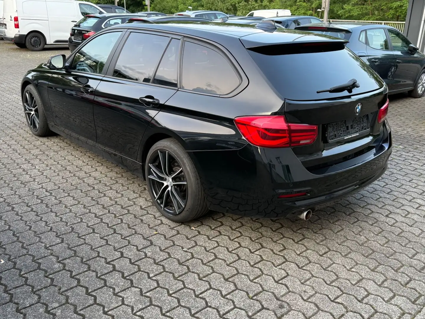 BMW 318 D Touring Advantage Automatik Keyless Navi Noir - 2