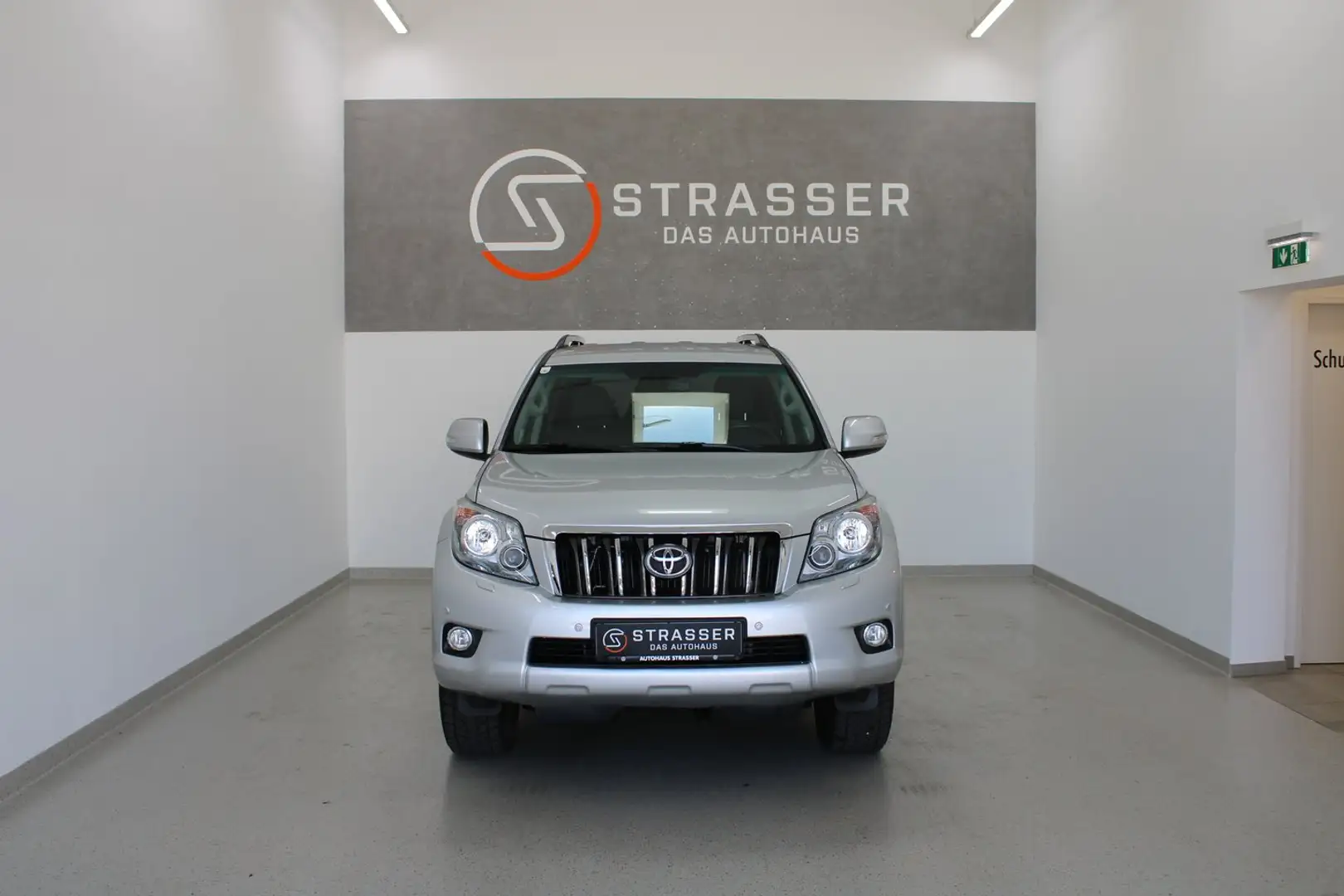 Toyota Land Cruiser Toyota Landcruiser 300 3,0 D-4D 190 DPF Silber - 2