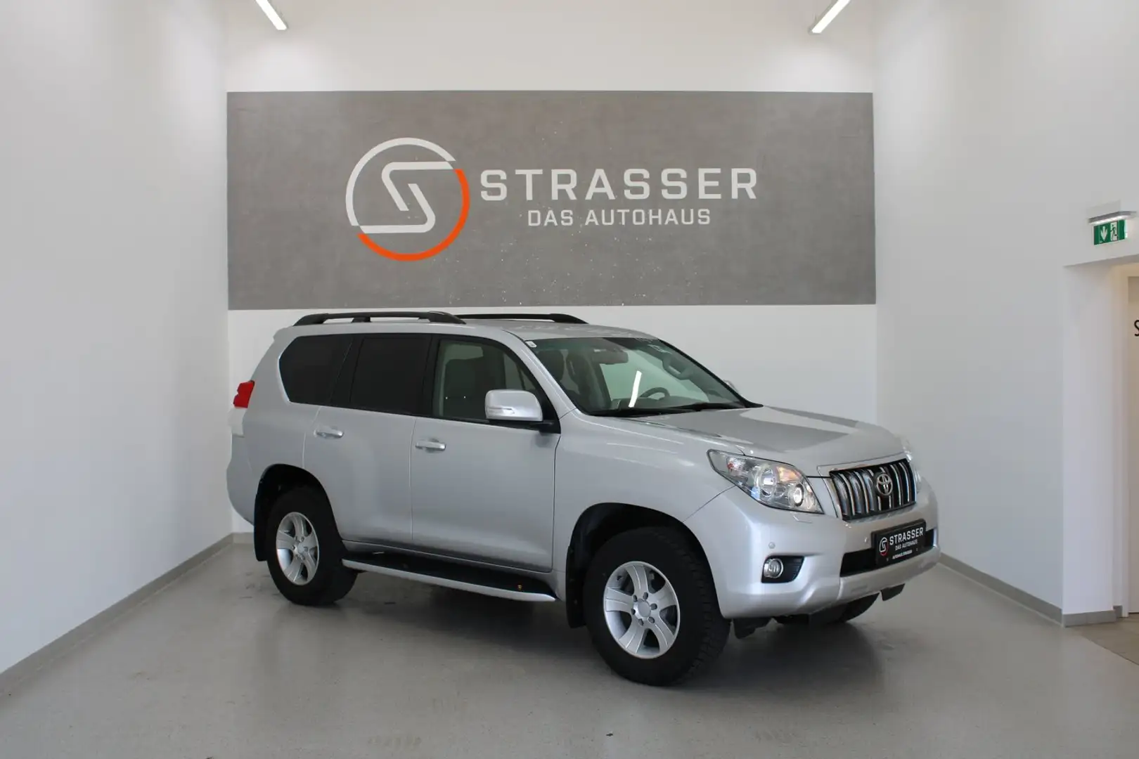 Toyota Land Cruiser Toyota Landcruiser 300 3,0 D-4D 190 DPF Silber - 1