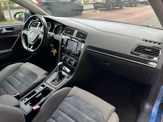 Volkswagen Golf view 10