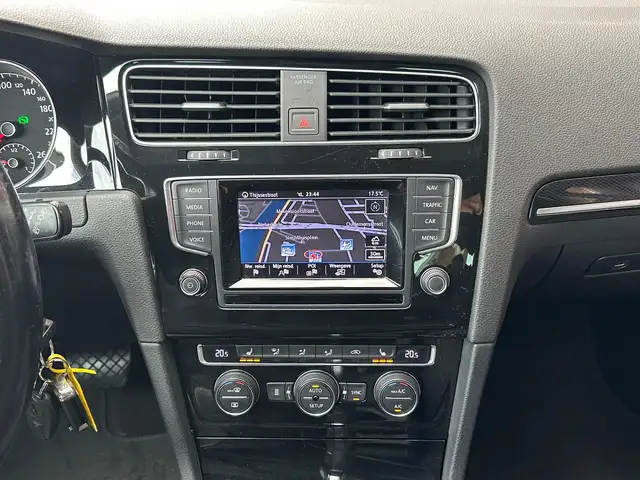 Volkswagen Golf view 14