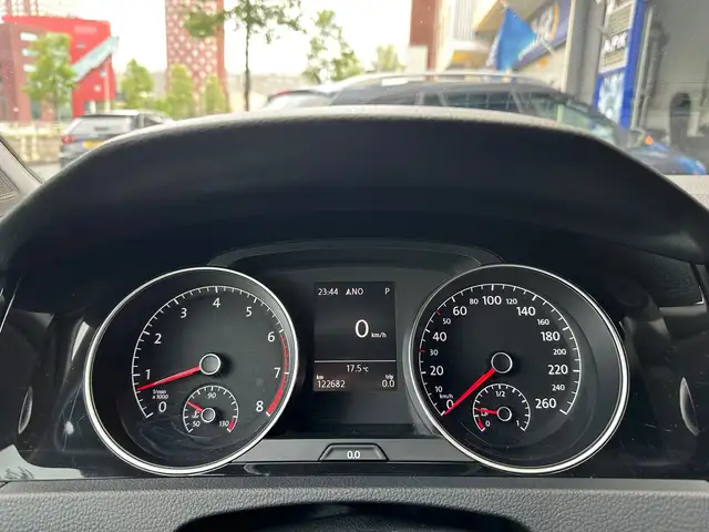 Volkswagen Golf view 13