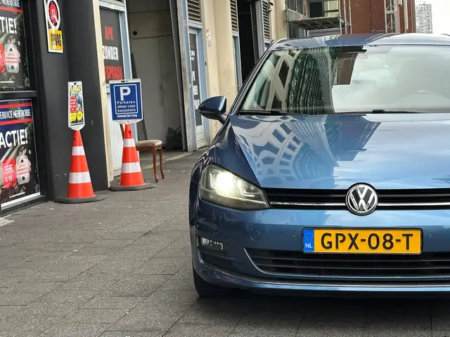 Volkswagen Golf view 8